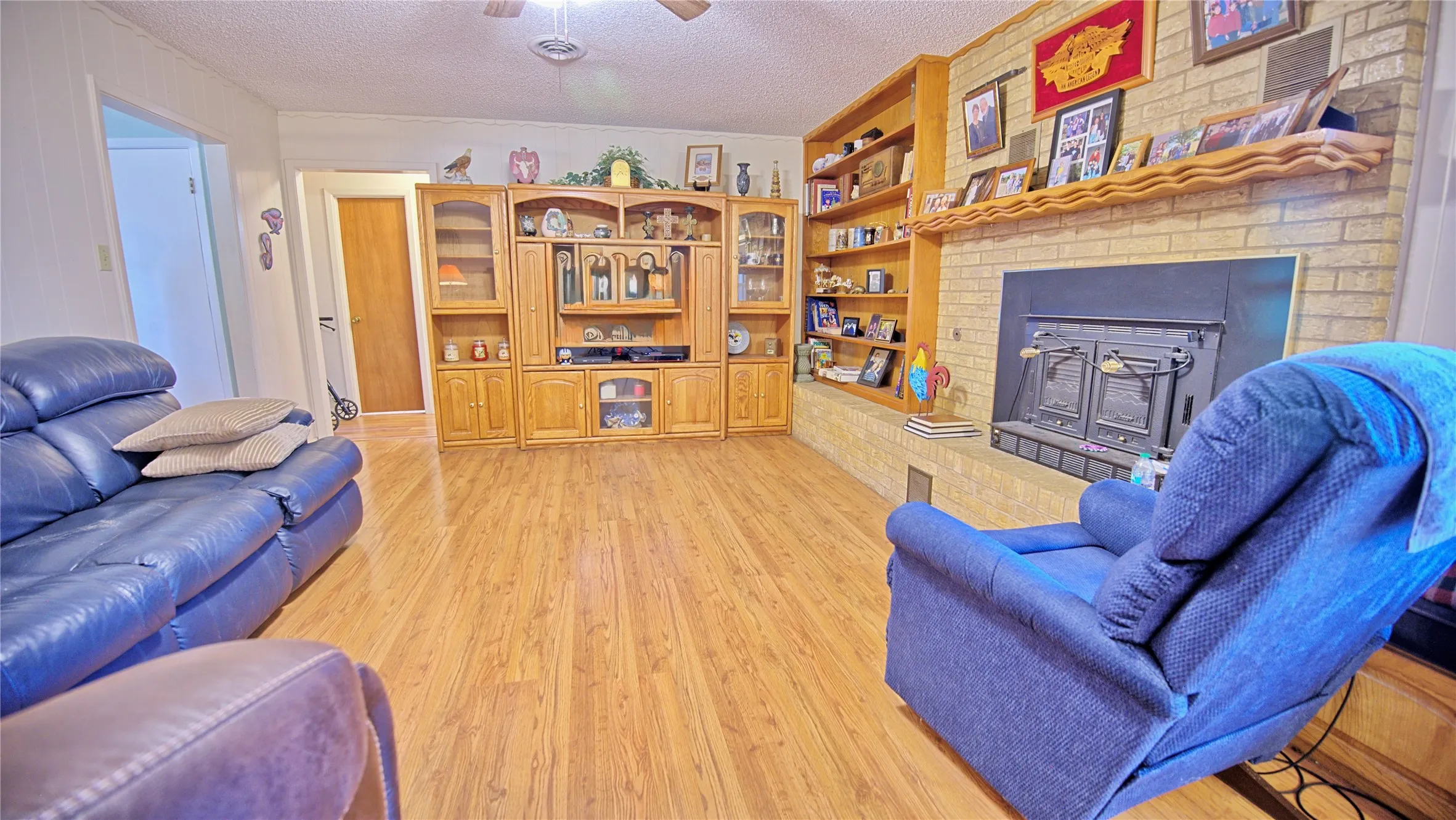 Single Family Residence For Sale in Montague County , 437 Jakes Road, Bowie, Texas 76230, 3 Bedroom, 2 Bathroom, 2 Garage spaces, 1,781 Sqft, built in 1976, mls#21371170, Real Estate Agent in Bowie, Homes For Sale in Montague county, Homes For Sale in Bowie, Realtor in Bowie Texas, Real Estate Brokerage Independent Realty Texas, Luminita Cordes Realtor