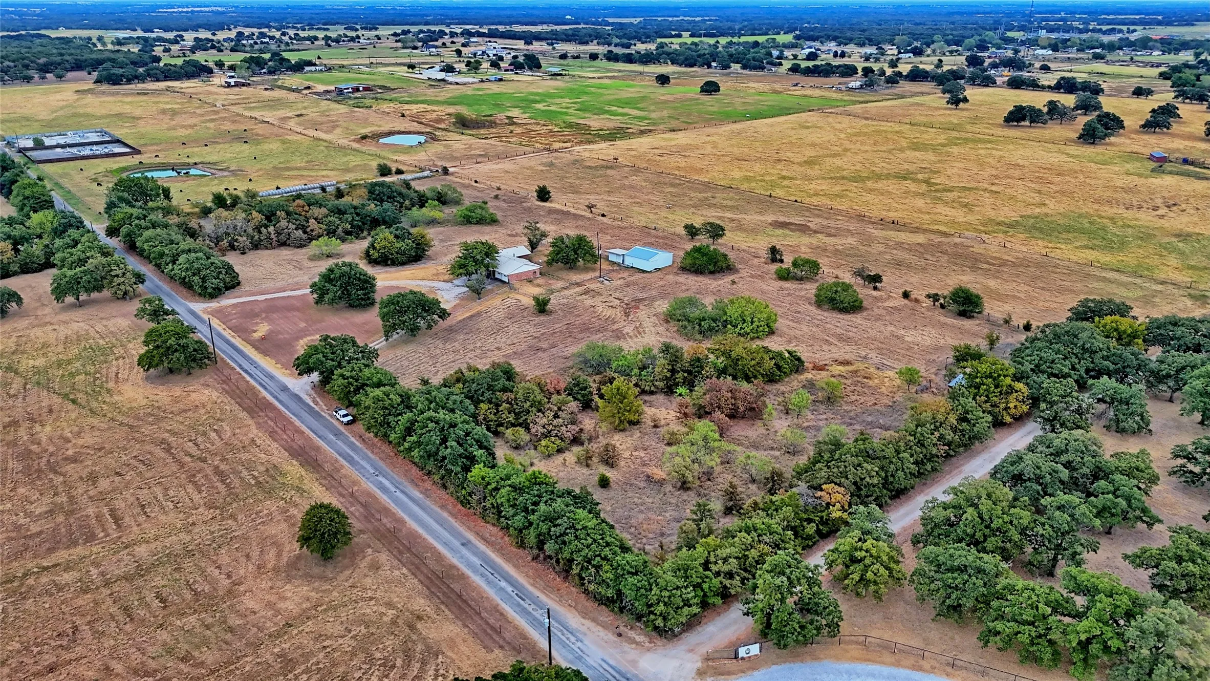 Single Family Residence For Sale in Montague County , 437 Jakes Road, Bowie, Texas 76230, 3 Bedroom, 2 Bathroom, 2 Garage spaces, 1,781 Sqft, built in 1976, mls#21371170, Real Estate Agent in Bowie, Homes For Sale in Montague county, Homes For Sale in Bowie, Realtor in Bowie Texas, Real Estate Brokerage Independent Realty Texas, Luminita Cordes Realtor