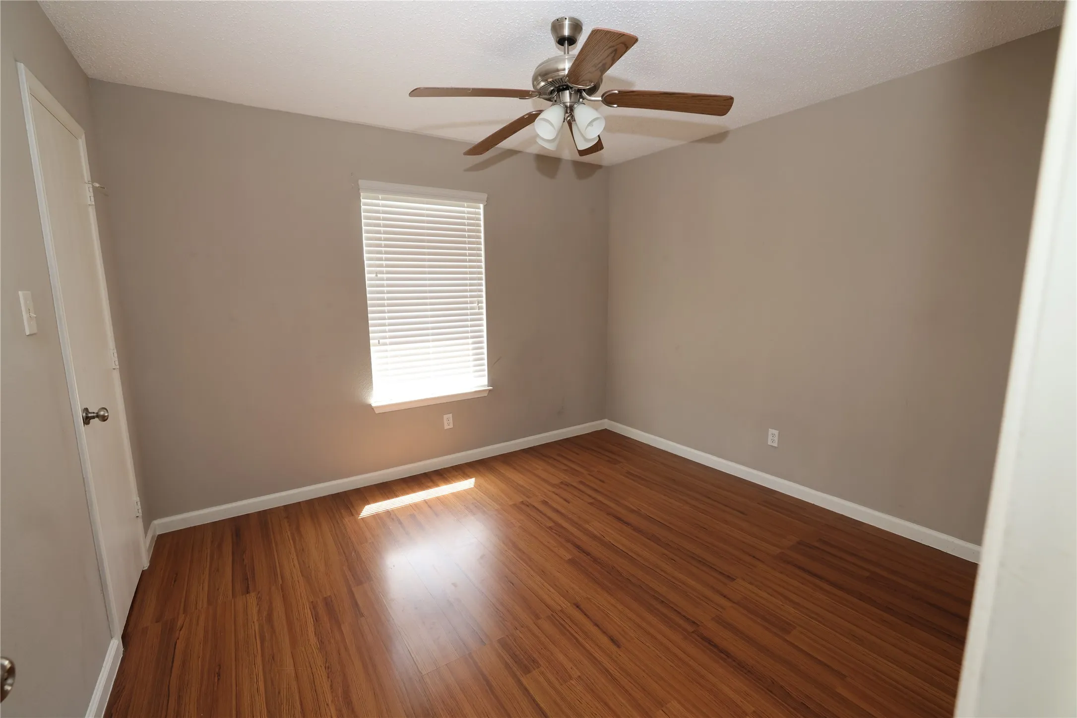 Single Family Residence For Rent in Denton County , 4360 Mesa Drive, Carrollton, Texas 75010, 4 Bedroom, 3 Bathroom, 2 Garage spaces, 2,061 Sqft, built in 2000, mls#21371148, Real Estate Agent in Carrollton, Homes For Rent in Denton county, Homes For Rent in Carrollton, Realtor in Carrollton Texas, Real Estate Brokerage Independent Realty Texas, Luminita Cordes Realtor