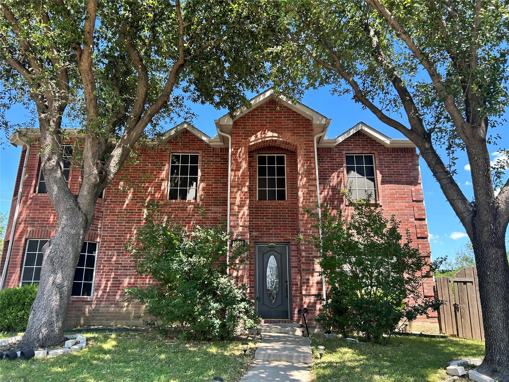 Single Family Residence For Rent in Denton County , 4360 Mesa Drive, Carrollton, Texas 75010, 4 Bedroom, 3 Bathroom, 2 Garage spaces, 2,061 Sqft, built in 2000, mls#21371148, Real Estate Agent in Carrollton, Homes For Rent in Denton county, Homes For Rent in Carrollton, Realtor in Carrollton Texas, Real Estate Brokerage Independent Realty Texas, Luminita Cordes Realtor