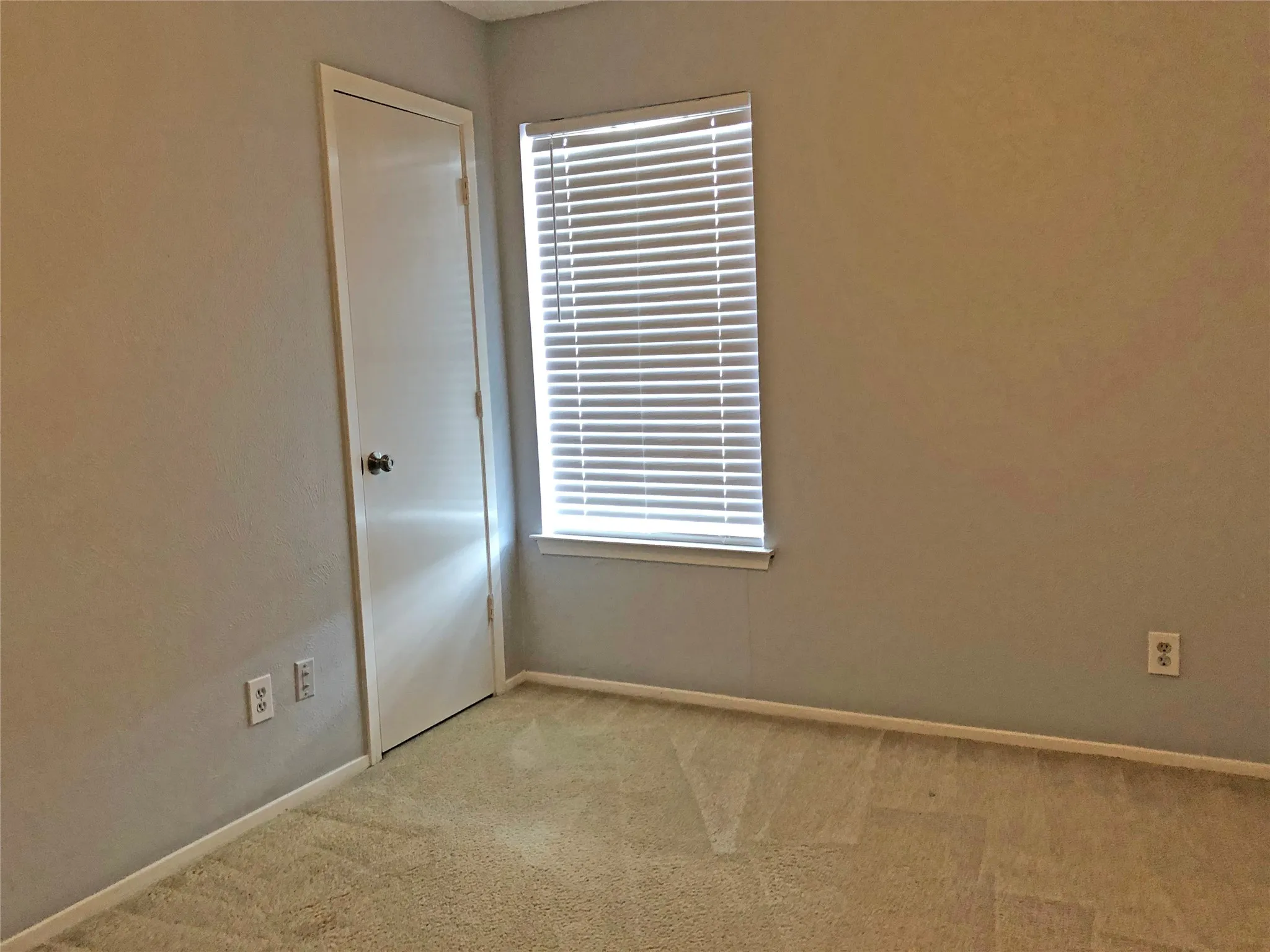 Guest bedroom with new carpet