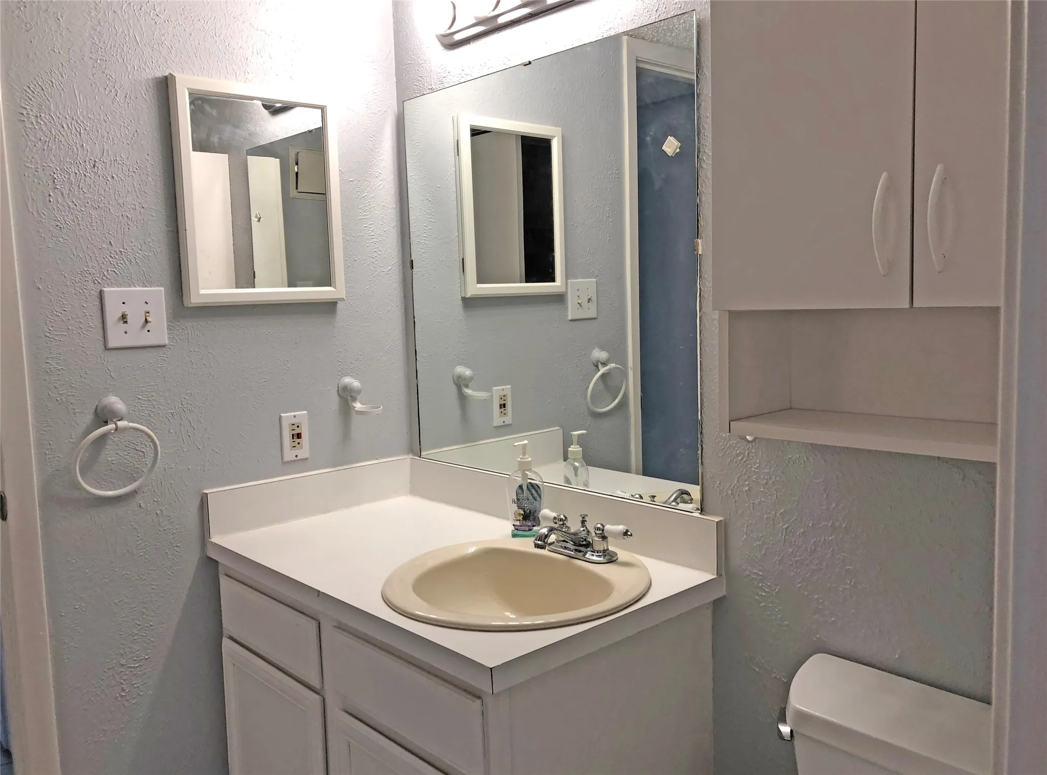 Condominium For Rent in Dallas County , 2111 E Belt Line Road 1, Richardson, Texas 75081, 2 Bedroom, 1 Bathroom, Garage spaces, 807 Sqft, built in 1982, mls#21358246, Real Estate Agent in Richardson, Homes For Rent in Dallas county, Homes For Rent in Richardson, Realtor in Richardson Texas, Real Estate Brokerage Independent Realty Texas, Luminita Cordes Realtor