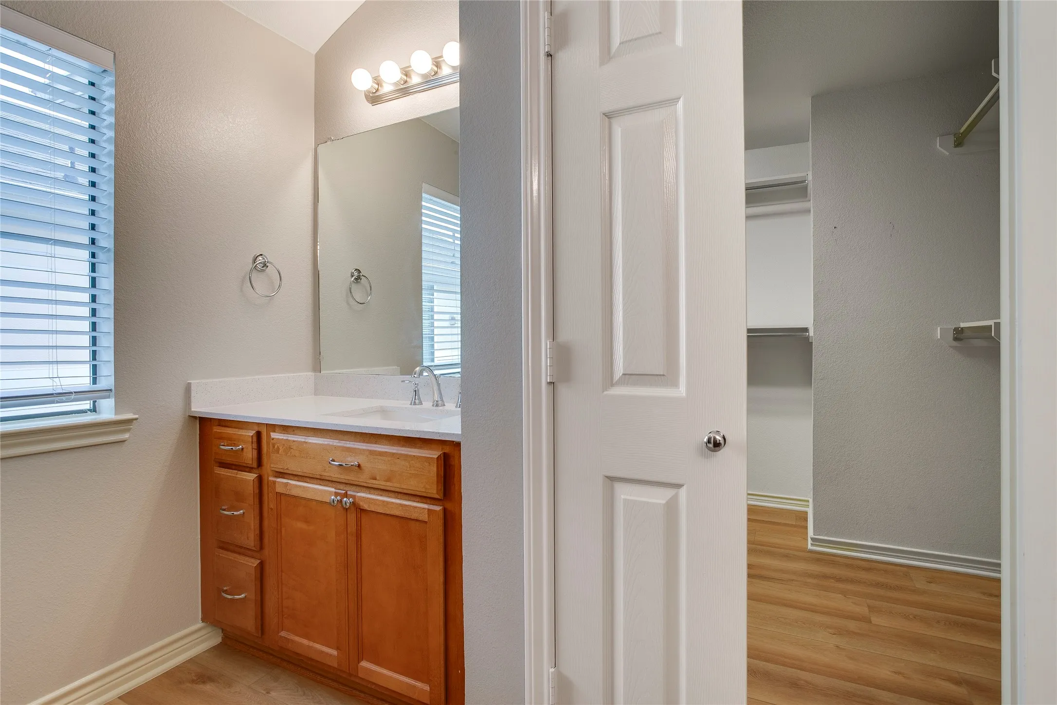 Condominium For Sale in Dallas County , 2415 Stutz Drive C, Dallas, Texas 75235, 2 Bedroom, 3 Bathroom, 2 Garage spaces, 1,556 Sqft, built in 2005, mls#21370318, Real Estate Agent in Dallas, Homes For Sale in Dallas county, Homes For Sale in Dallas, Realtor in Dallas Texas, Real Estate Brokerage Independent Realty Texas, Luminita Cordes Realtor