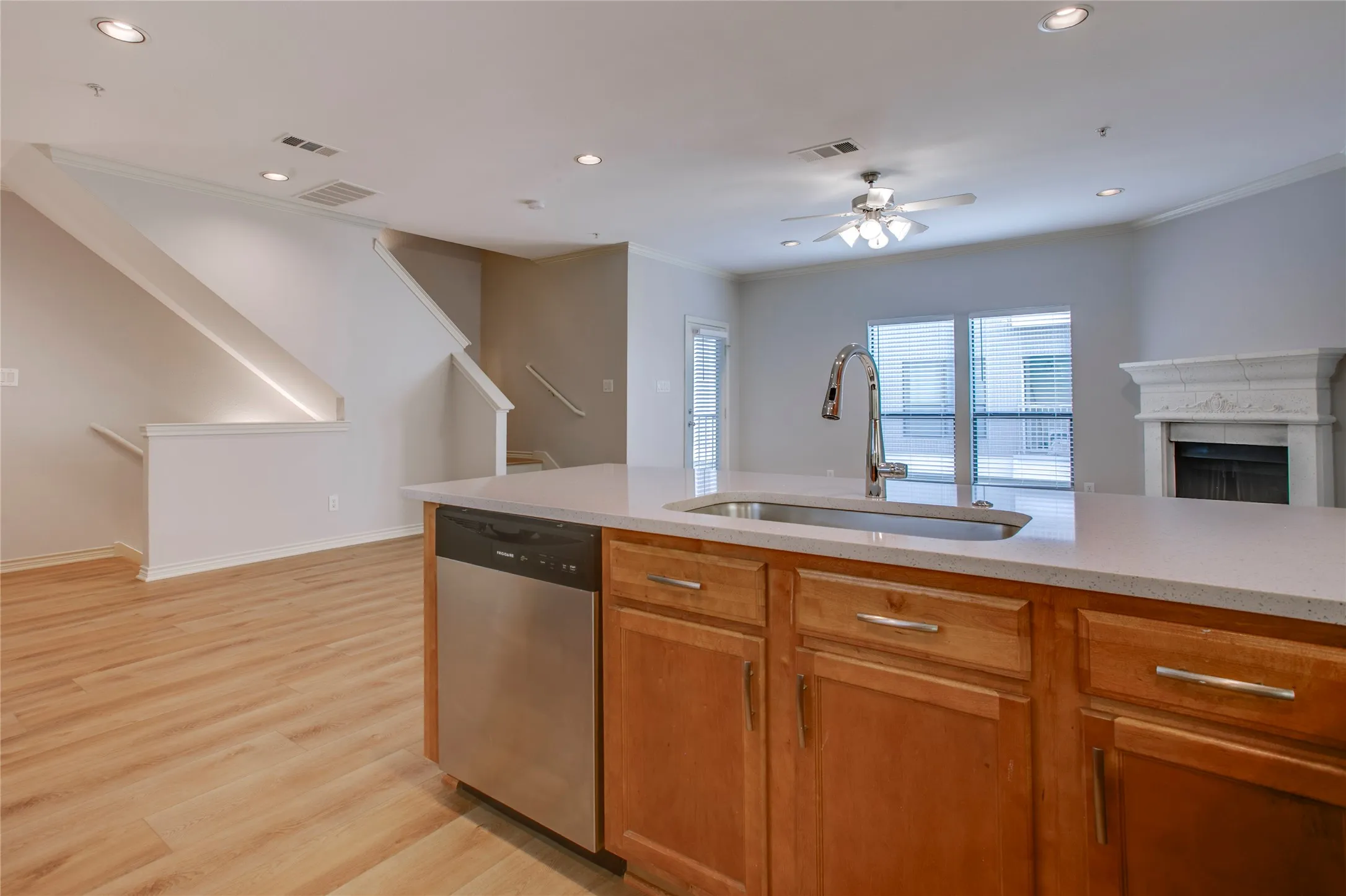 Condominium For Sale in Dallas County , 2415 Stutz Drive C, Dallas, Texas 75235, 2 Bedroom, 3 Bathroom, 2 Garage spaces, 1,556 Sqft, built in 2005, mls#21370318, Real Estate Agent in Dallas, Homes For Sale in Dallas county, Homes For Sale in Dallas, Realtor in Dallas Texas, Real Estate Brokerage Independent Realty Texas, Luminita Cordes Realtor