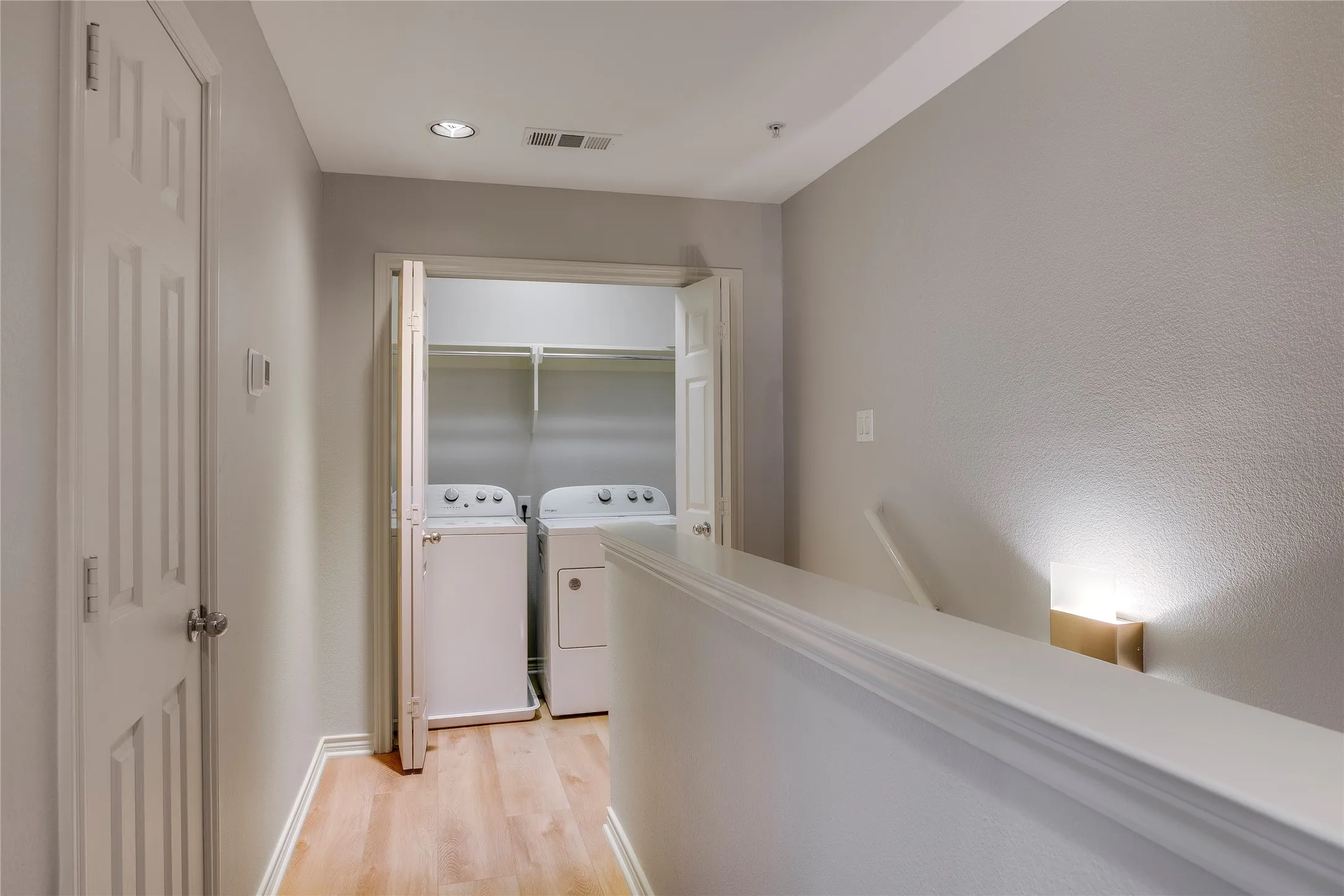 Condominium For Sale in Dallas County , 2415 Stutz Drive C, Dallas, Texas 75235, 2 Bedroom, 3 Bathroom, 2 Garage spaces, 1,556 Sqft, built in 2005, mls#21370318, Real Estate Agent in Dallas, Homes For Sale in Dallas county, Homes For Sale in Dallas, Realtor in Dallas Texas, Real Estate Brokerage Independent Realty Texas, Luminita Cordes Realtor