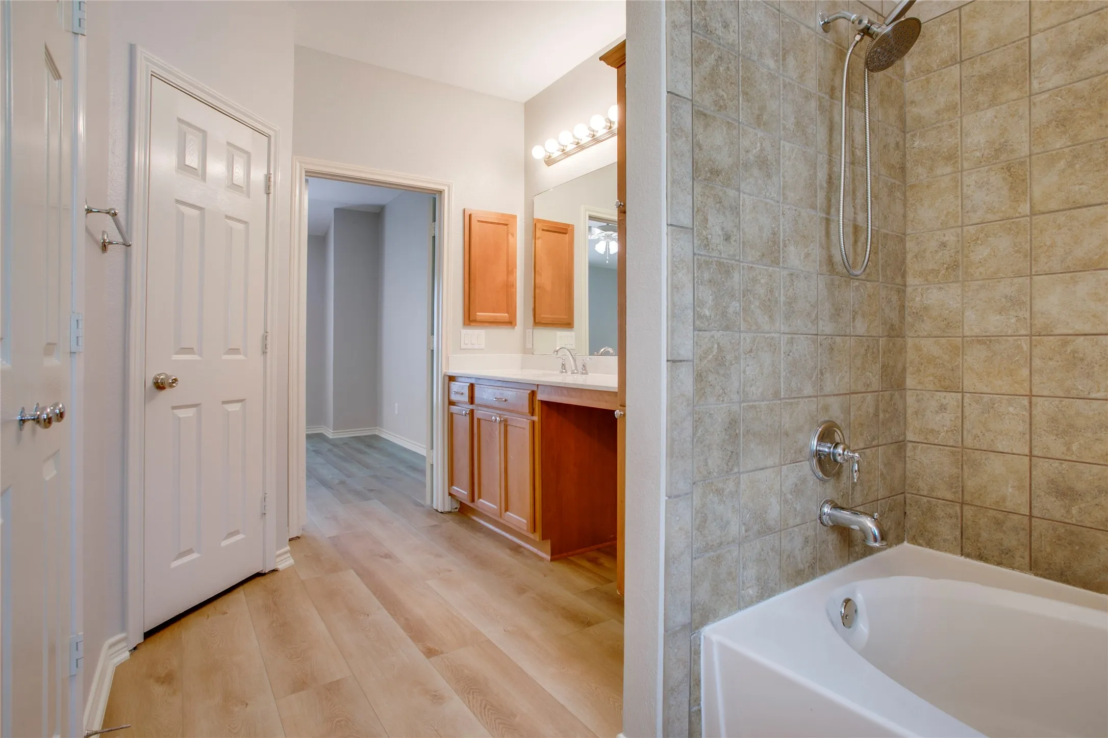 Condominium For Sale in Dallas County , 2415 Stutz Drive C, Dallas, Texas 75235, 2 Bedroom, 3 Bathroom, 2 Garage spaces, 1,556 Sqft, built in 2005, mls#21370318, Real Estate Agent in Dallas, Homes For Sale in Dallas county, Homes For Sale in Dallas, Realtor in Dallas Texas, Real Estate Brokerage Independent Realty Texas, Luminita Cordes Realtor