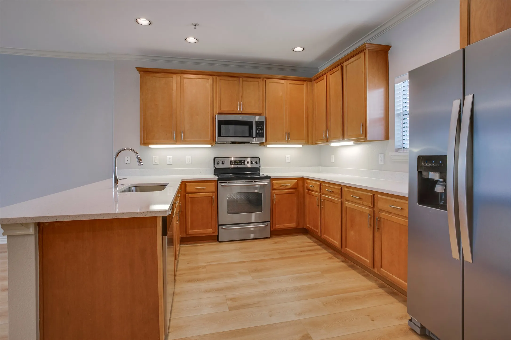 Condominium For Sale in Dallas County , 2415 Stutz Drive C, Dallas, Texas 75235, 2 Bedroom, 3 Bathroom, 2 Garage spaces, 1,556 Sqft, built in 2005, mls#21370318, Real Estate Agent in Dallas, Homes For Sale in Dallas county, Homes For Sale in Dallas, Realtor in Dallas Texas, Real Estate Brokerage Independent Realty Texas, Luminita Cordes Realtor