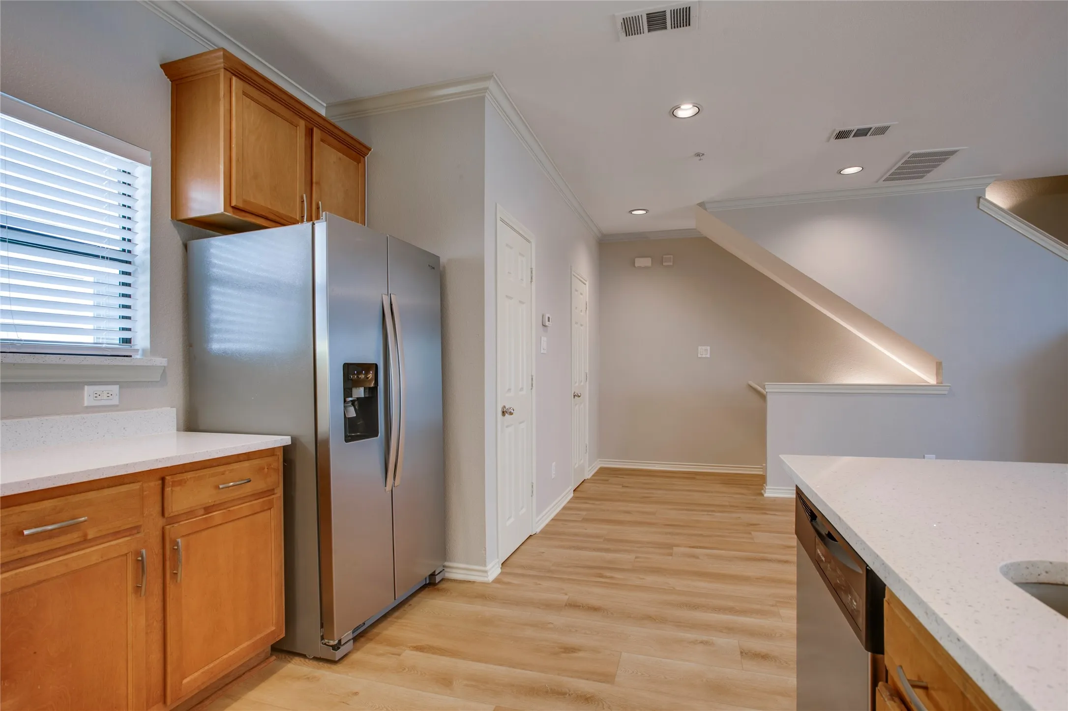 Condominium For Sale in Dallas County , 2415 Stutz Drive C, Dallas, Texas 75235, 2 Bedroom, 3 Bathroom, 2 Garage spaces, 1,556 Sqft, built in 2005, mls#21370318, Real Estate Agent in Dallas, Homes For Sale in Dallas county, Homes For Sale in Dallas, Realtor in Dallas Texas, Real Estate Brokerage Independent Realty Texas, Luminita Cordes Realtor