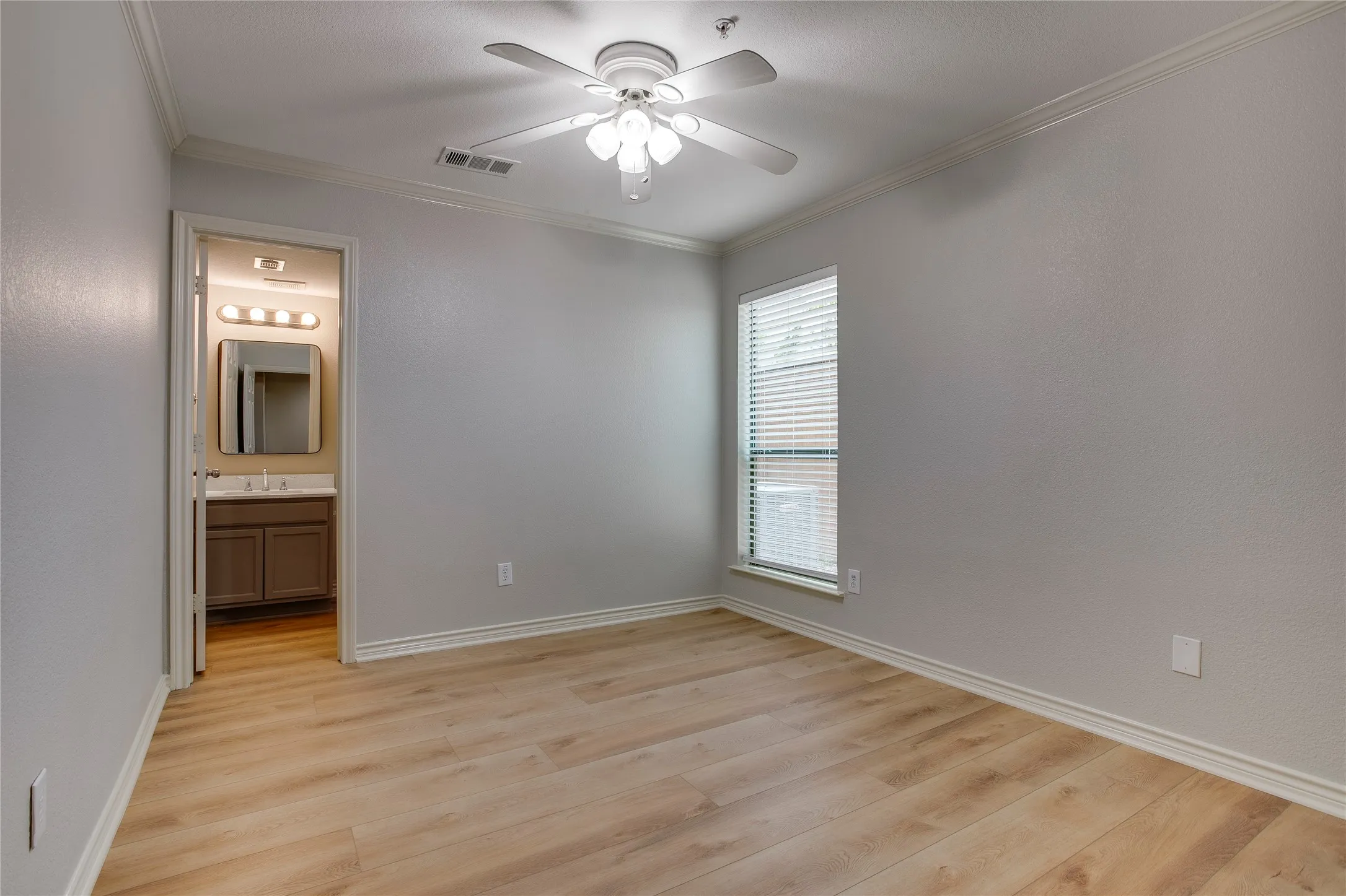 Condominium For Sale in Dallas County , 2415 Stutz Drive C, Dallas, Texas 75235, 2 Bedroom, 3 Bathroom, 2 Garage spaces, 1,556 Sqft, built in 2005, mls#21370318, Real Estate Agent in Dallas, Homes For Sale in Dallas county, Homes For Sale in Dallas, Realtor in Dallas Texas, Real Estate Brokerage Independent Realty Texas, Luminita Cordes Realtor