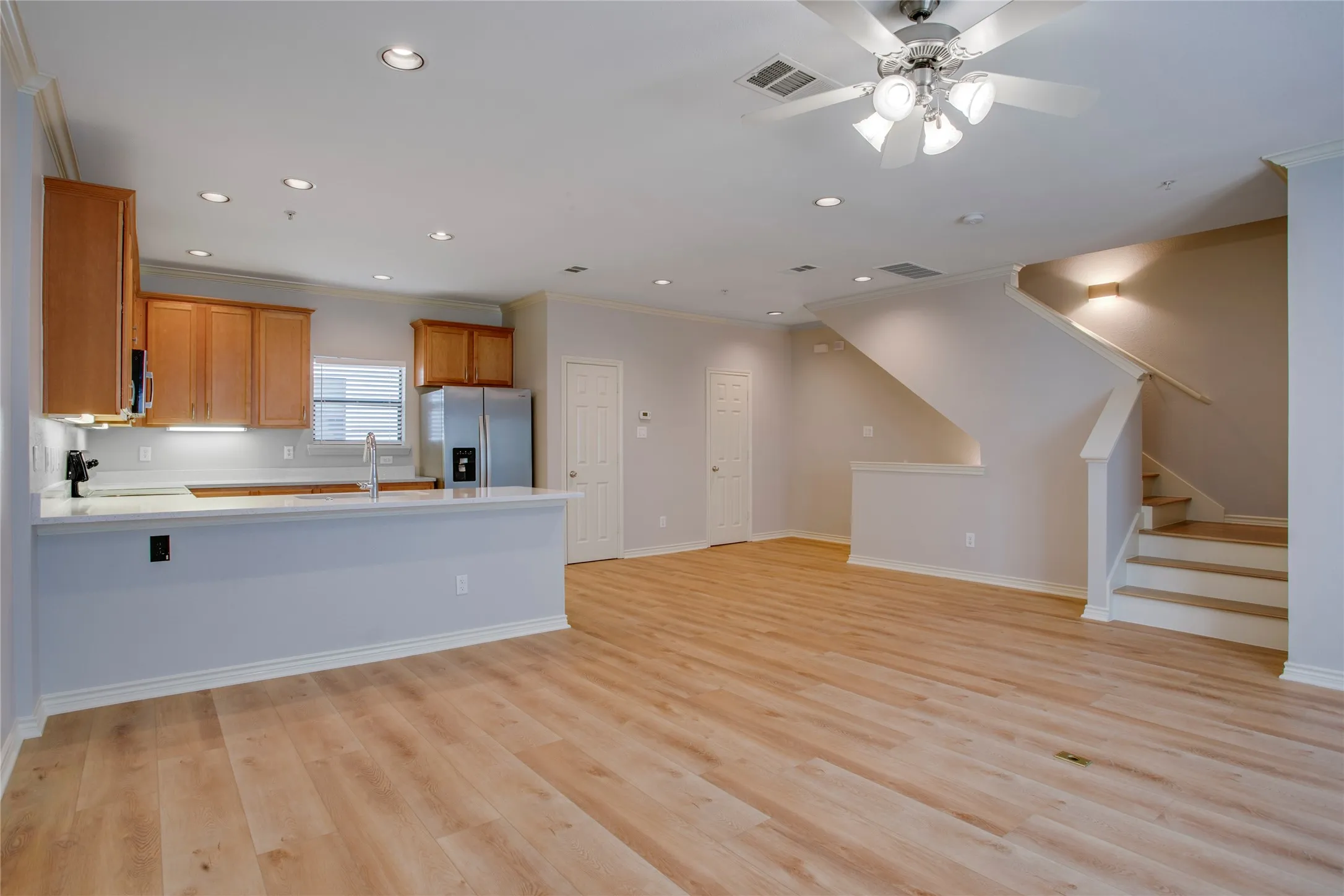 Condominium For Sale in Dallas County , 2415 Stutz Drive C, Dallas, Texas 75235, 2 Bedroom, 3 Bathroom, 2 Garage spaces, 1,556 Sqft, built in 2005, mls#21370318, Real Estate Agent in Dallas, Homes For Sale in Dallas county, Homes For Sale in Dallas, Realtor in Dallas Texas, Real Estate Brokerage Independent Realty Texas, Luminita Cordes Realtor