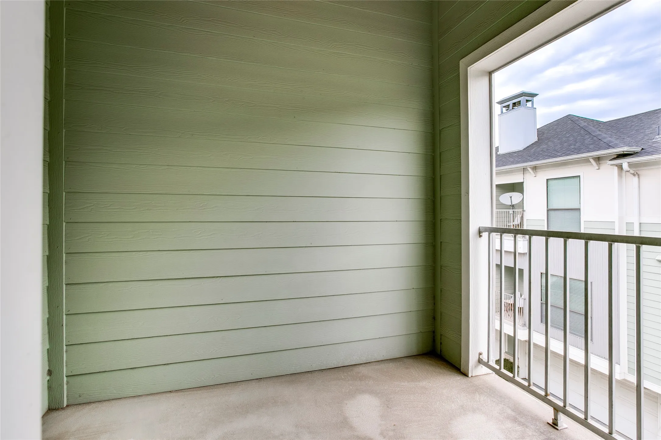 Condominium For Sale in Dallas County , 2415 Stutz Drive C, Dallas, Texas 75235, 2 Bedroom, 3 Bathroom, 2 Garage spaces, 1,556 Sqft, built in 2005, mls#21370318, Real Estate Agent in Dallas, Homes For Sale in Dallas county, Homes For Sale in Dallas, Realtor in Dallas Texas, Real Estate Brokerage Independent Realty Texas, Luminita Cordes Realtor