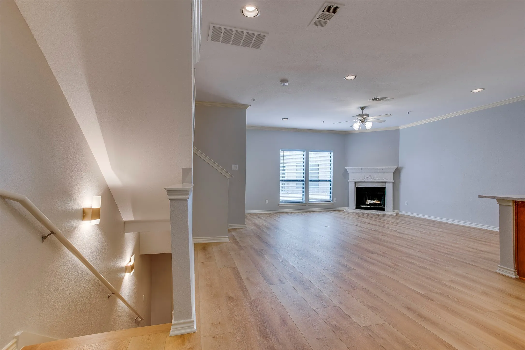 Condominium For Sale in Dallas County , 2415 Stutz Drive C, Dallas, Texas 75235, 2 Bedroom, 3 Bathroom, 2 Garage spaces, 1,556 Sqft, built in 2005, mls#21370318, Real Estate Agent in Dallas, Homes For Sale in Dallas county, Homes For Sale in Dallas, Realtor in Dallas Texas, Real Estate Brokerage Independent Realty Texas, Luminita Cordes Realtor