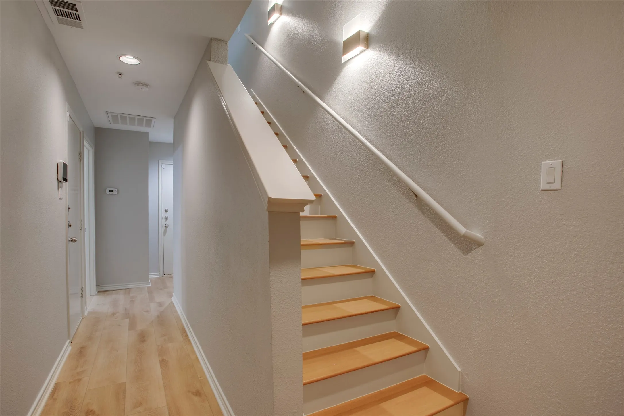 Condominium For Sale in Dallas County , 2415 Stutz Drive C, Dallas, Texas 75235, 2 Bedroom, 3 Bathroom, 2 Garage spaces, 1,556 Sqft, built in 2005, mls#21370318, Real Estate Agent in Dallas, Homes For Sale in Dallas county, Homes For Sale in Dallas, Realtor in Dallas Texas, Real Estate Brokerage Independent Realty Texas, Luminita Cordes Realtor