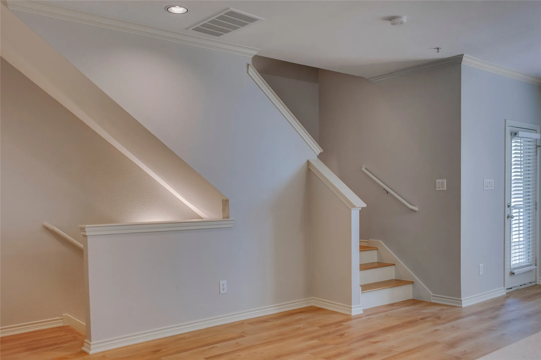 Condominium For Sale in Dallas County , 2415 Stutz Drive C, Dallas, Texas 75235, 2 Bedroom, 3 Bathroom, 2 Garage spaces, 1,556 Sqft, built in 2005, mls#21370318, Real Estate Agent in Dallas, Homes For Sale in Dallas county, Homes For Sale in Dallas, Realtor in Dallas Texas, Real Estate Brokerage Independent Realty Texas, Luminita Cordes Realtor