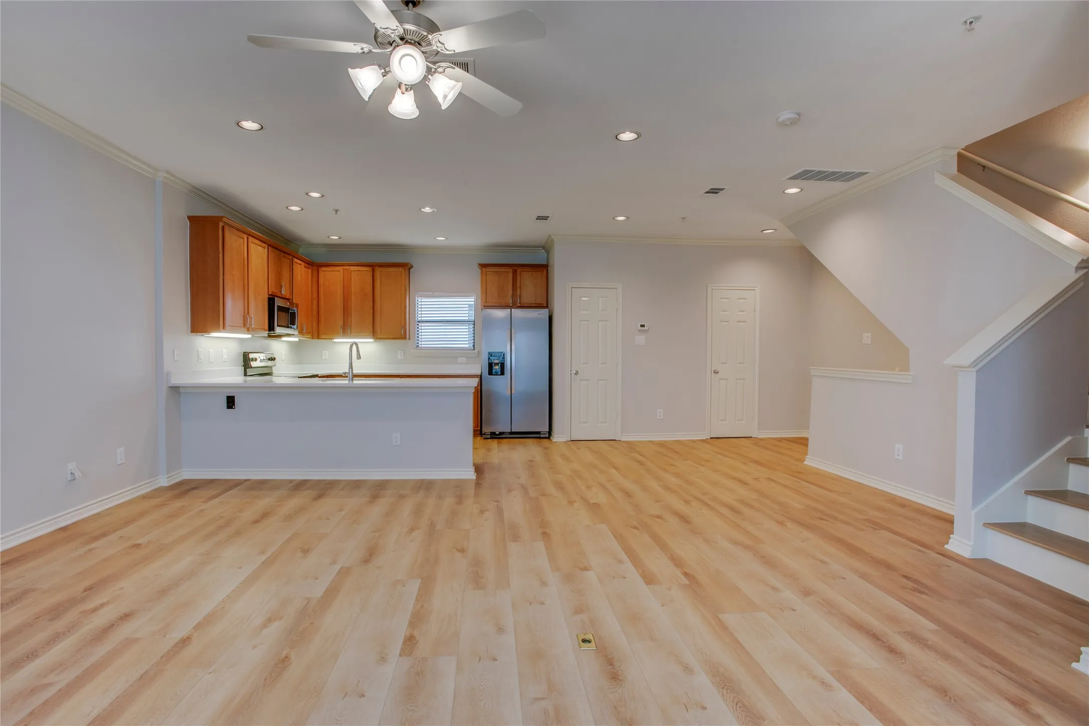 Condominium For Sale in Dallas County , 2415 Stutz Drive C, Dallas, Texas 75235, 2 Bedroom, 3 Bathroom, 2 Garage spaces, 1,556 Sqft, built in 2005, mls#21370318, Real Estate Agent in Dallas, Homes For Sale in Dallas county, Homes For Sale in Dallas, Realtor in Dallas Texas, Real Estate Brokerage Independent Realty Texas, Luminita Cordes Realtor