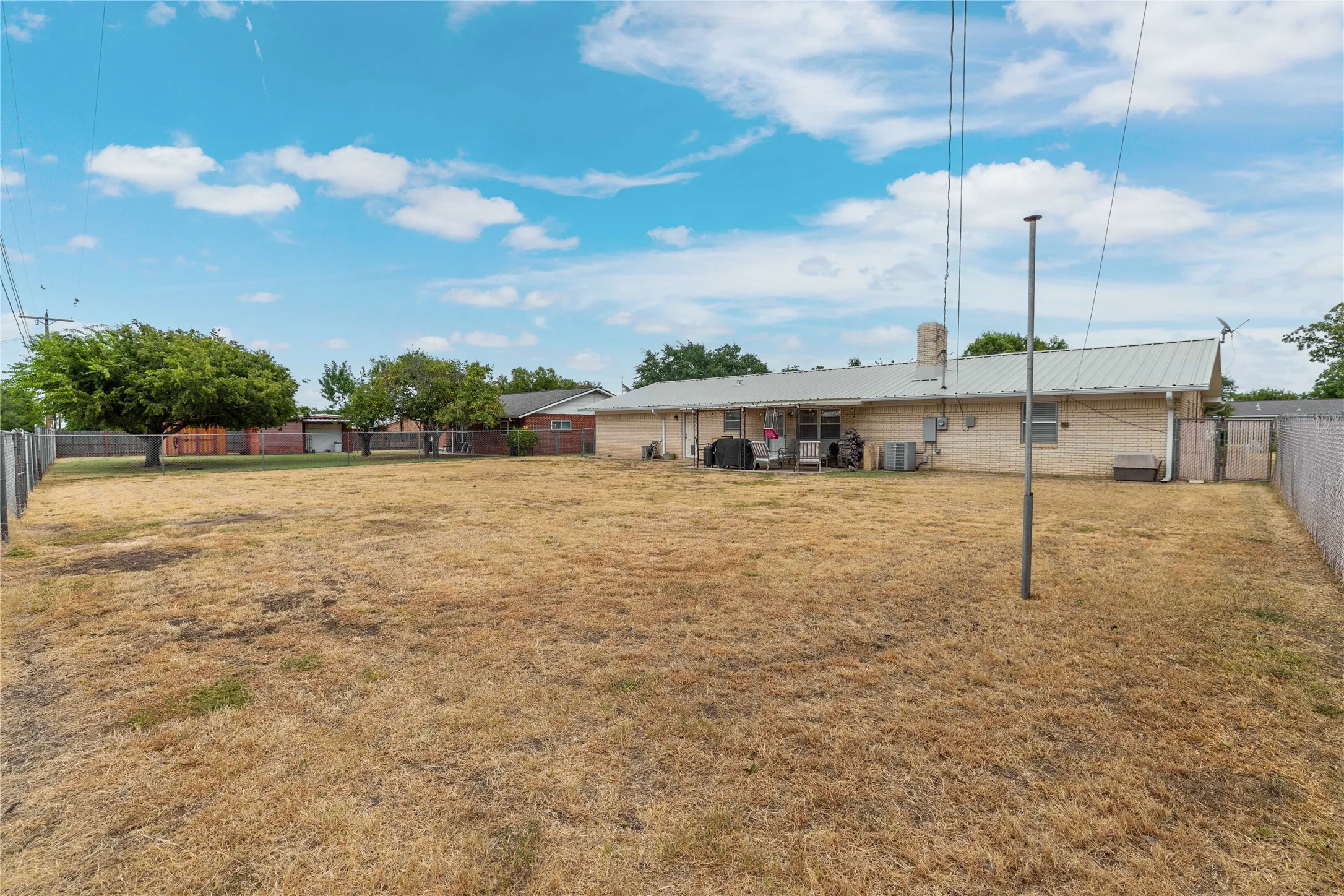 Single Family Residence For Sale in Mills County , 1607 Earl Street, Goldthwaite, Texas 76844, 3 Bedroom, 2 Bathroom, 2 Garage spaces, 1,870 Sqft, built in 1974, mls#21370895, Real Estate Agent in Goldthwaite, Homes For Sale in Mills county, Homes For Sale in Goldthwaite, Realtor in Goldthwaite Texas, Real Estate Brokerage Independent Realty Texas, Luminita Cordes Realtor