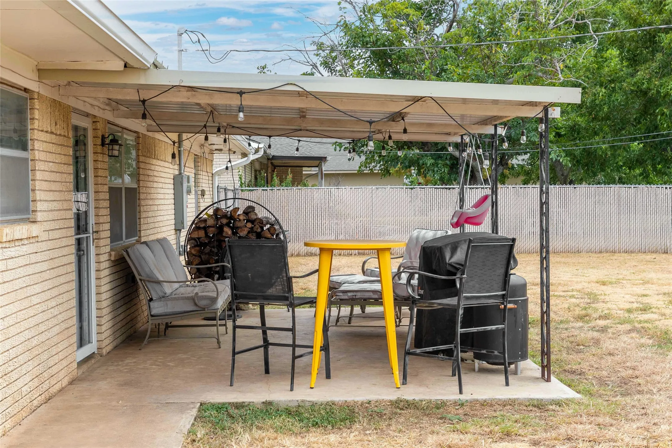 Single Family Residence For Sale in Mills County , 1607 Earl Street, Goldthwaite, Texas 76844, 3 Bedroom, 2 Bathroom, 2 Garage spaces, 1,870 Sqft, built in 1974, mls#21370895, Real Estate Agent in Goldthwaite, Homes For Sale in Mills county, Homes For Sale in Goldthwaite, Realtor in Goldthwaite Texas, Real Estate Brokerage Independent Realty Texas, Luminita Cordes Realtor