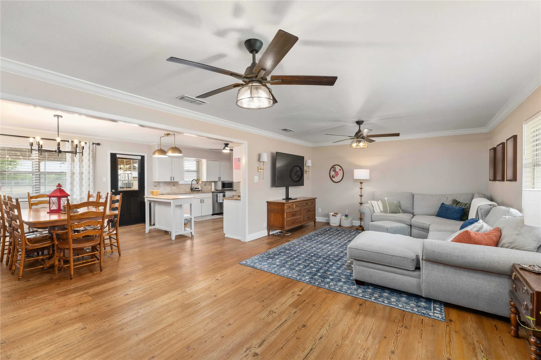 Single Family Residence For Sale in Mills County , 1607 Earl Street, Goldthwaite, Texas 76844, 3 Bedroom, 2 Bathroom, 2 Garage spaces, 1,870 Sqft, built in 1974, mls#21370895, Real Estate Agent in Goldthwaite, Homes For Sale in Mills county, Homes For Sale in Goldthwaite, Realtor in Goldthwaite Texas, Real Estate Brokerage Independent Realty Texas, Luminita Cordes Realtor