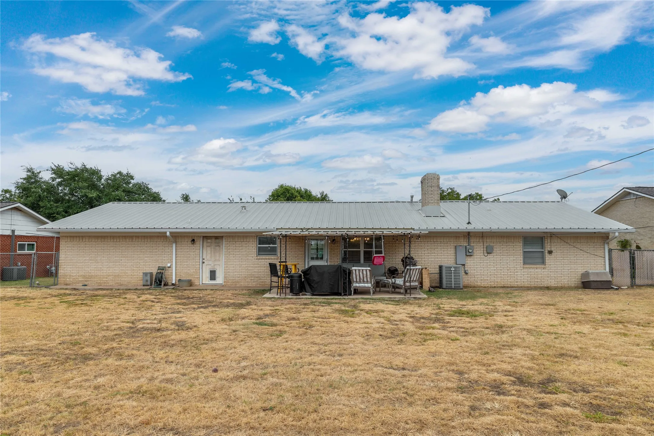 Single Family Residence For Sale in Mills County , 1607 Earl Street, Goldthwaite, Texas 76844, 3 Bedroom, 2 Bathroom, 2 Garage spaces, 1,870 Sqft, built in 1974, mls#21370895, Real Estate Agent in Goldthwaite, Homes For Sale in Mills county, Homes For Sale in Goldthwaite, Realtor in Goldthwaite Texas, Real Estate Brokerage Independent Realty Texas, Luminita Cordes Realtor