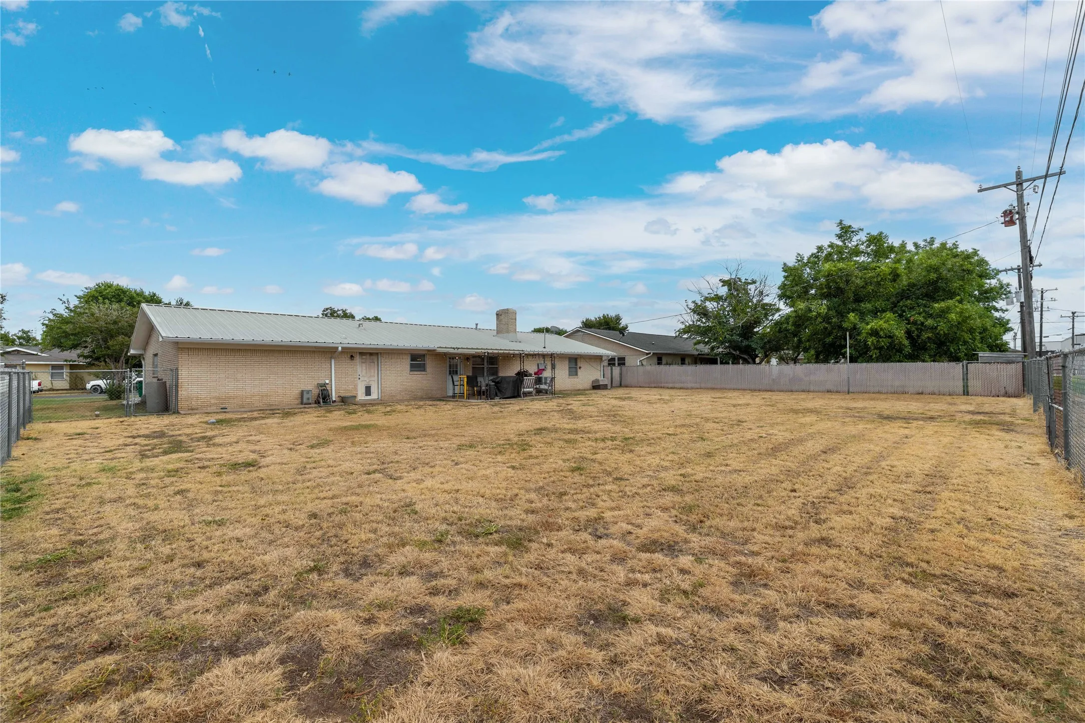 Single Family Residence For Sale in Mills County , 1607 Earl Street, Goldthwaite, Texas 76844, 3 Bedroom, 2 Bathroom, 2 Garage spaces, 1,870 Sqft, built in 1974, mls#21370895, Real Estate Agent in Goldthwaite, Homes For Sale in Mills county, Homes For Sale in Goldthwaite, Realtor in Goldthwaite Texas, Real Estate Brokerage Independent Realty Texas, Luminita Cordes Realtor