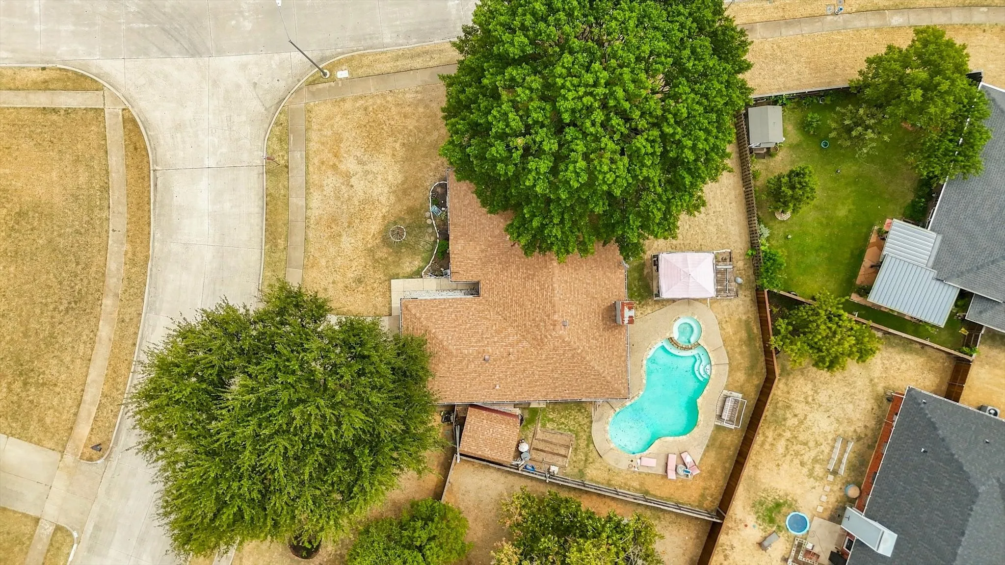 Single Family Residence For Sale in Denton County , 2714 Skyview Drive, Corinth, Texas 76210, 3 Bedroom, 2 Bathroom, 2 Garage spaces, 1,515 Sqft, built in 1986, mls#21370526, Real Estate Agent in Corinth, Homes For Sale in Denton county, Homes For Sale in Corinth, Realtor in Corinth Texas, Real Estate Brokerage Independent Realty Texas, Luminita Cordes Realtor