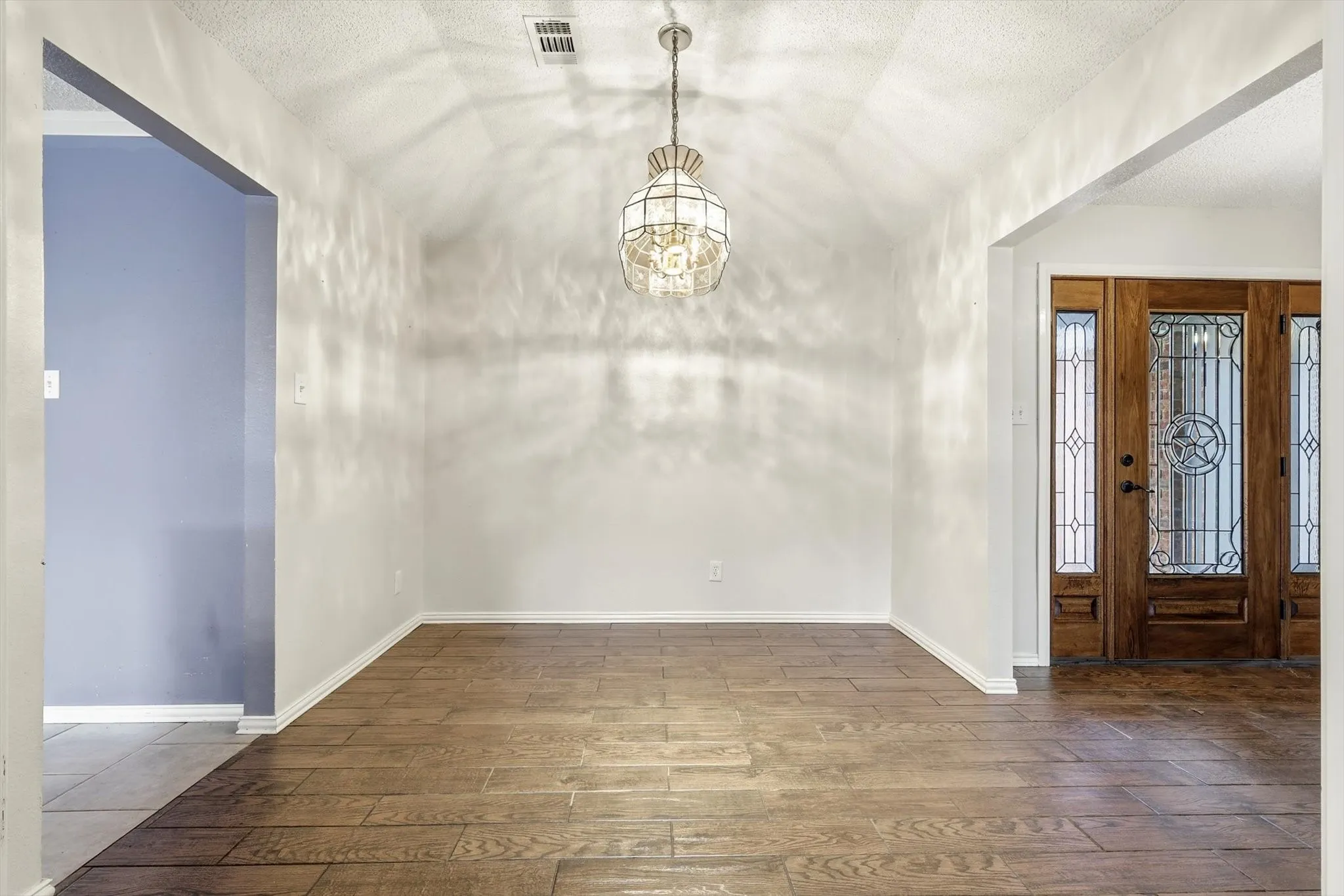 Single Family Residence For Sale in Denton County , 2714 Skyview Drive, Corinth, Texas 76210, 3 Bedroom, 2 Bathroom, 2 Garage spaces, 1,515 Sqft, built in 1986, mls#21370526, Real Estate Agent in Corinth, Homes For Sale in Denton county, Homes For Sale in Corinth, Realtor in Corinth Texas, Real Estate Brokerage Independent Realty Texas, Luminita Cordes Realtor