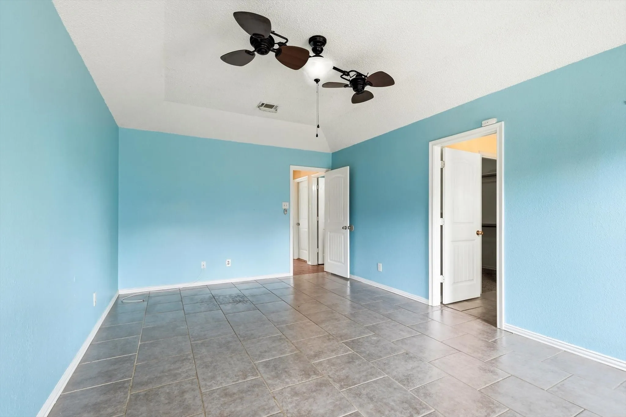 Single Family Residence For Sale in Denton County , 2714 Skyview Drive, Corinth, Texas 76210, 3 Bedroom, 2 Bathroom, 2 Garage spaces, 1,515 Sqft, built in 1986, mls#21370526, Real Estate Agent in Corinth, Homes For Sale in Denton county, Homes For Sale in Corinth, Realtor in Corinth Texas, Real Estate Brokerage Independent Realty Texas, Luminita Cordes Realtor