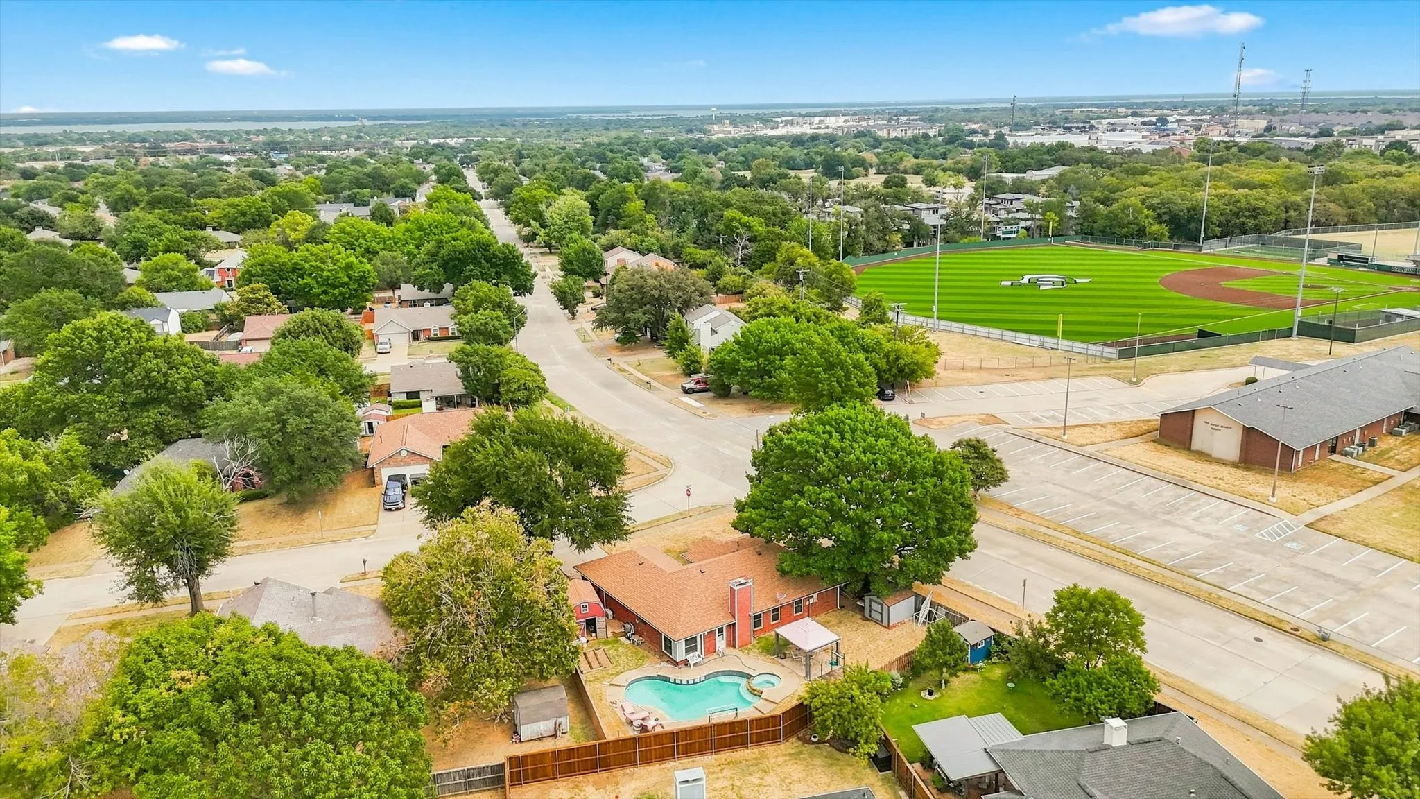 Single Family Residence For Sale in Denton County , 2714 Skyview Drive, Corinth, Texas 76210, 3 Bedroom, 2 Bathroom, 2 Garage spaces, 1,515 Sqft, built in 1986, mls#21370526, Real Estate Agent in Corinth, Homes For Sale in Denton county, Homes For Sale in Corinth, Realtor in Corinth Texas, Real Estate Brokerage Independent Realty Texas, Luminita Cordes Realtor