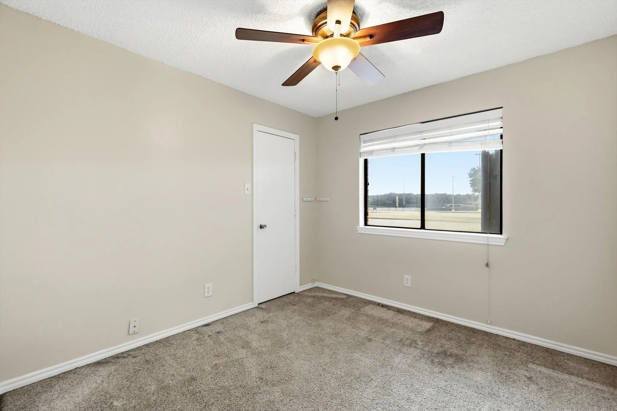 Single Family Residence For Sale in Denton County , 2714 Skyview Drive, Corinth, Texas 76210, 3 Bedroom, 2 Bathroom, 2 Garage spaces, 1,515 Sqft, built in 1986, mls#21370526, Real Estate Agent in Corinth, Homes For Sale in Denton county, Homes For Sale in Corinth, Realtor in Corinth Texas, Real Estate Brokerage Independent Realty Texas, Luminita Cordes Realtor
