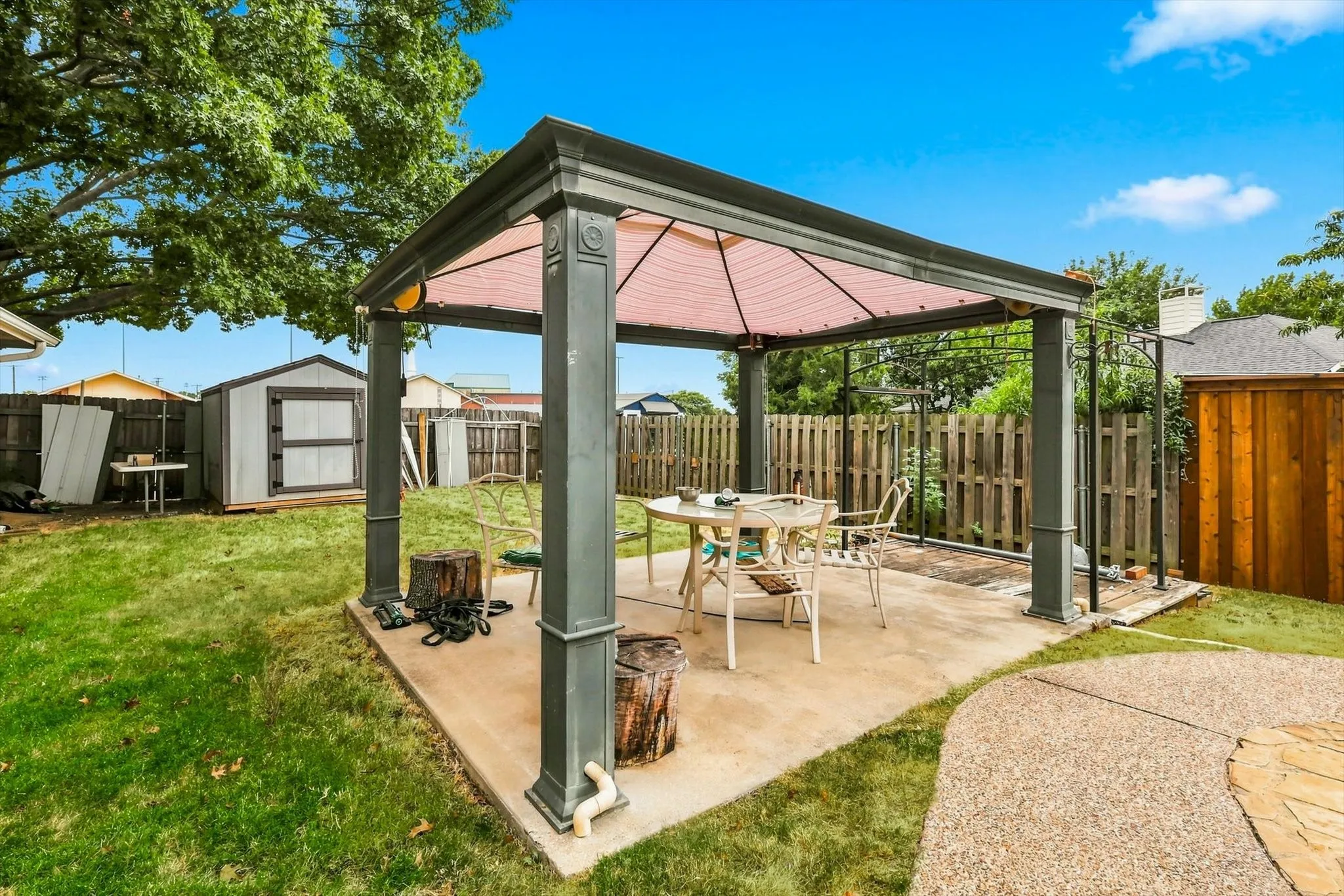 Single Family Residence For Sale in Denton County , 2714 Skyview Drive, Corinth, Texas 76210, 3 Bedroom, 2 Bathroom, 2 Garage spaces, 1,515 Sqft, built in 1986, mls#21370526, Real Estate Agent in Corinth, Homes For Sale in Denton county, Homes For Sale in Corinth, Realtor in Corinth Texas, Real Estate Brokerage Independent Realty Texas, Luminita Cordes Realtor