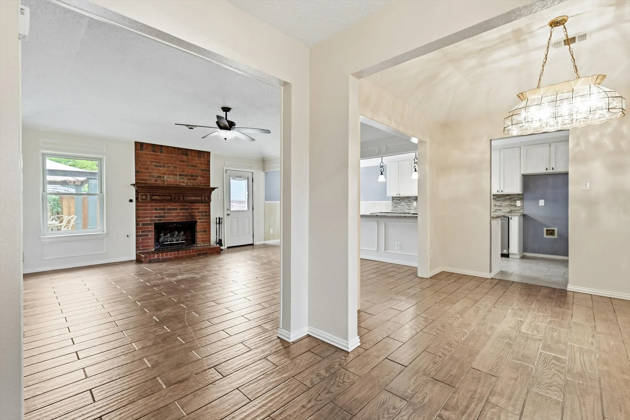 Single Family Residence For Sale in Denton County , 2714 Skyview Drive, Corinth, Texas 76210, 3 Bedroom, 2 Bathroom, 2 Garage spaces, 1,515 Sqft, built in 1986, mls#21370526, Real Estate Agent in Corinth, Homes For Sale in Denton county, Homes For Sale in Corinth, Realtor in Corinth Texas, Real Estate Brokerage Independent Realty Texas, Luminita Cordes Realtor