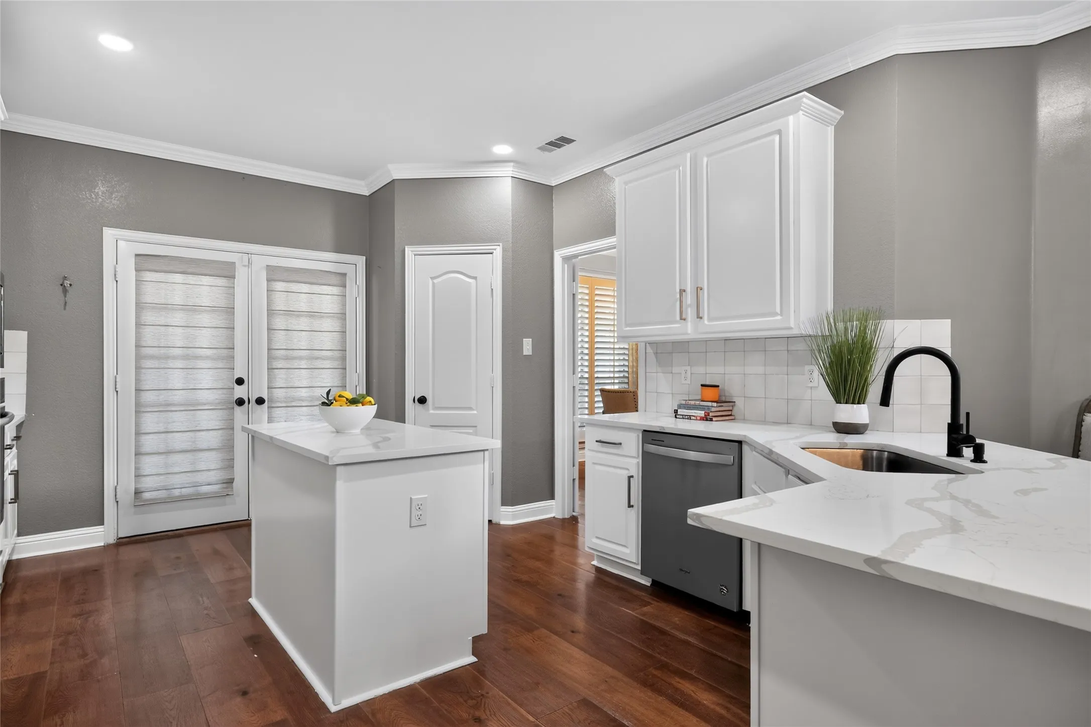 Single Family Residence For Sale in Collin County , 108 Windsor Drive, Murphy, Texas 75094, 4 Bedroom, 3 Bathroom, 2 Garage spaces, 3,103 Sqft, built in 1999, mls#21370519, Real Estate Agent in Murphy, Homes For Sale in Collin county, Homes For Sale in Murphy, Realtor in Murphy Texas, Real Estate Brokerage Independent Realty Texas, Luminita Cordes Realtor