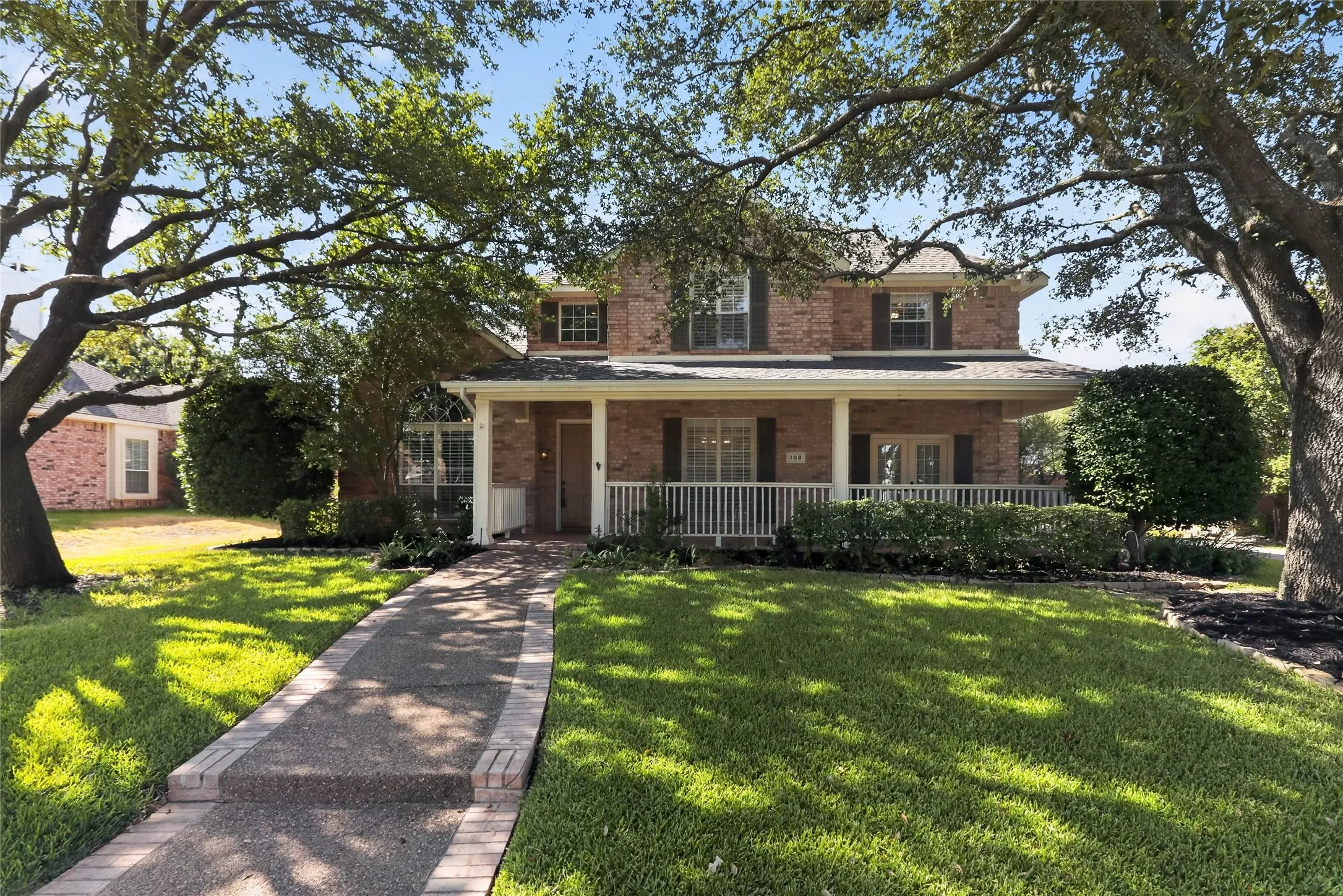 Single Family Residence For Sale in Collin County , 108 Windsor Drive, Murphy, Texas 75094, 4 Bedroom, 3 Bathroom, 2 Garage spaces, 3,103 Sqft, built in 1999, mls#21370519, Real Estate Agent in Murphy, Homes For Sale in Collin county, Homes For Sale in Murphy, Realtor in Murphy Texas, Real Estate Brokerage Independent Realty Texas, Luminita Cordes Realtor
