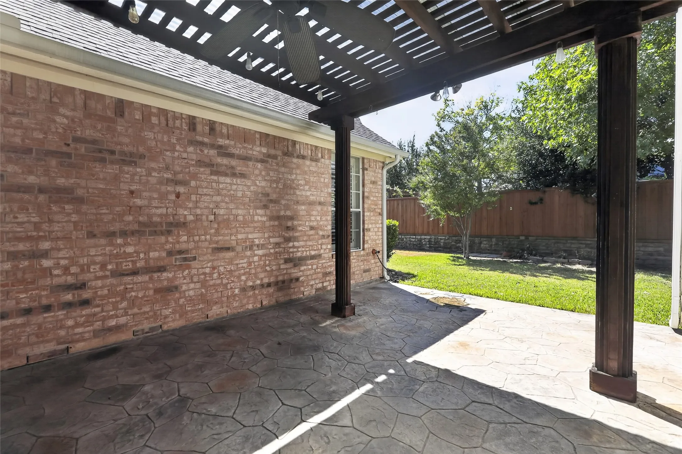 Single Family Residence For Sale in Collin County , 108 Windsor Drive, Murphy, Texas 75094, 4 Bedroom, 3 Bathroom, 2 Garage spaces, 3,103 Sqft, built in 1999, mls#21370519, Real Estate Agent in Murphy, Homes For Sale in Collin county, Homes For Sale in Murphy, Realtor in Murphy Texas, Real Estate Brokerage Independent Realty Texas, Luminita Cordes Realtor