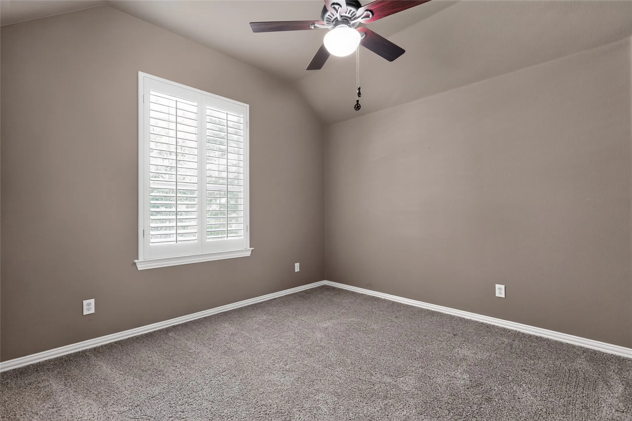Single Family Residence For Sale in Collin County , 108 Windsor Drive, Murphy, Texas 75094, 4 Bedroom, 3 Bathroom, 2 Garage spaces, 3,103 Sqft, built in 1999, mls#21370519, Real Estate Agent in Murphy, Homes For Sale in Collin county, Homes For Sale in Murphy, Realtor in Murphy Texas, Real Estate Brokerage Independent Realty Texas, Luminita Cordes Realtor