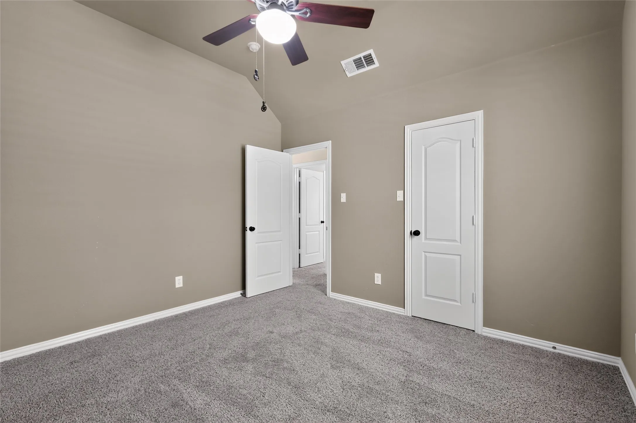 Single Family Residence For Sale in Collin County , 108 Windsor Drive, Murphy, Texas 75094, 4 Bedroom, 3 Bathroom, 2 Garage spaces, 3,103 Sqft, built in 1999, mls#21370519, Real Estate Agent in Murphy, Homes For Sale in Collin county, Homes For Sale in Murphy, Realtor in Murphy Texas, Real Estate Brokerage Independent Realty Texas, Luminita Cordes Realtor