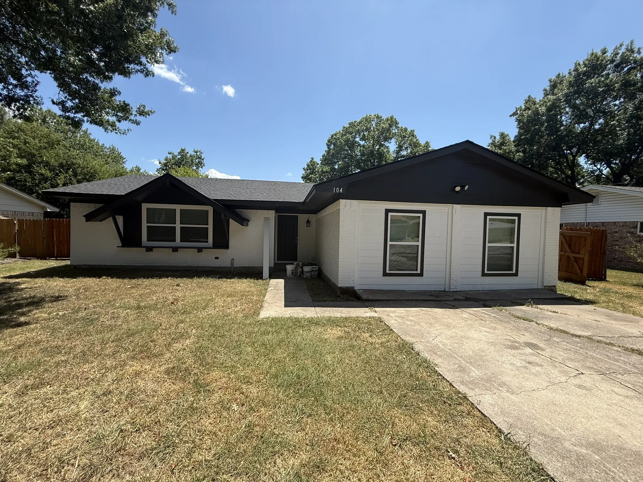Single Family Residence For Sale in Ellis County , 104 Indian Court, Waxahachie, Texas 75165, 4 Bedroom, 2 Bathroom, Garage spaces, 2,290 Sqft, built in 1970, mls#21371282, Real Estate Agent in Waxahachie, Homes For Sale in Ellis county, Homes For Sale in Waxahachie, Realtor in Waxahachie Texas, Real Estate Brokerage Independent Realty Texas, Luminita Cordes Realtor