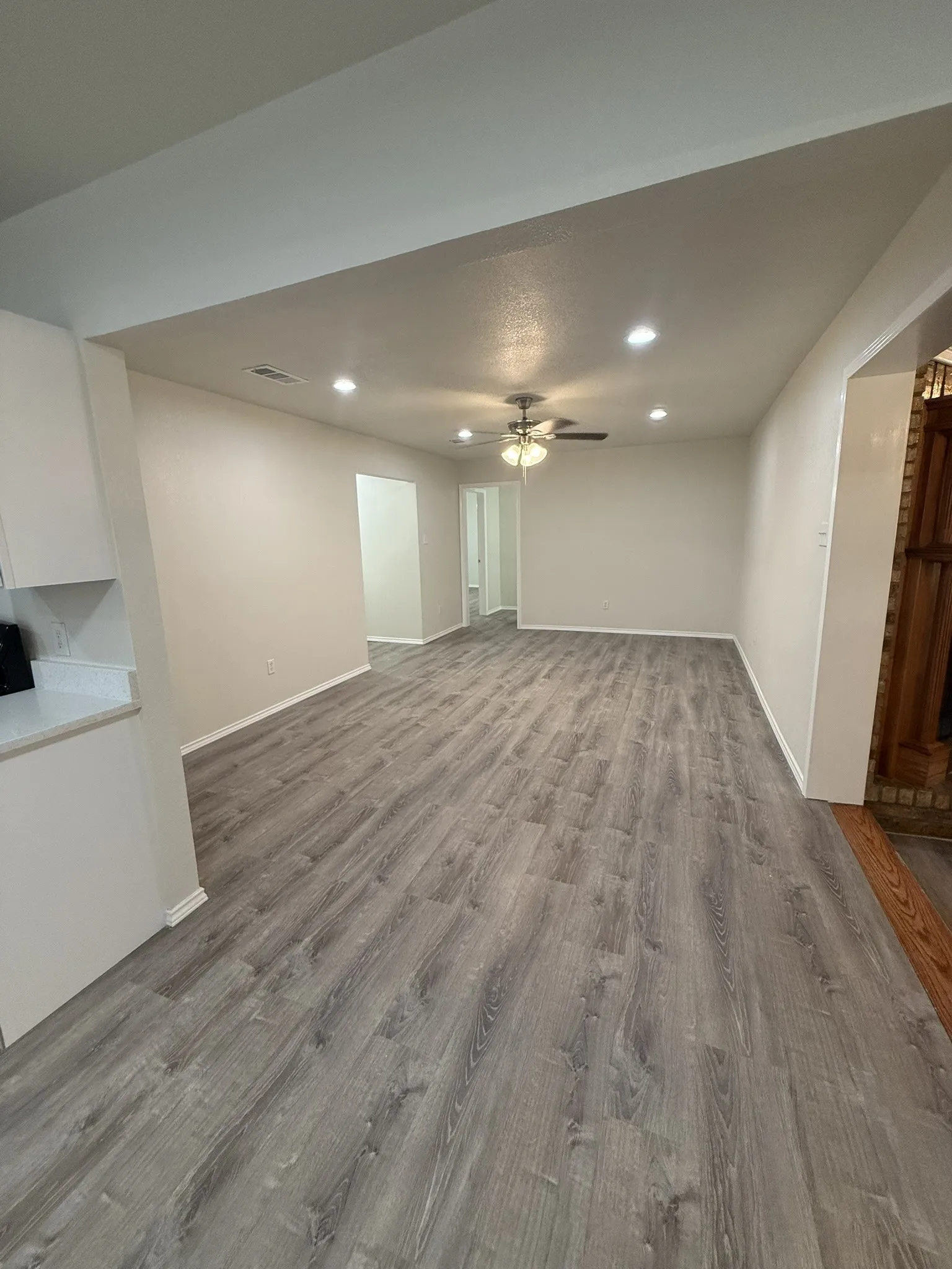 Single Family Residence For Sale in Ellis County , 104 Indian Court, Waxahachie, Texas 75165, 4 Bedroom, 2 Bathroom, Garage spaces, 2,290 Sqft, built in 1970, mls#21371282, Real Estate Agent in Waxahachie, Homes For Sale in Ellis county, Homes For Sale in Waxahachie, Realtor in Waxahachie Texas, Real Estate Brokerage Independent Realty Texas, Luminita Cordes Realtor
