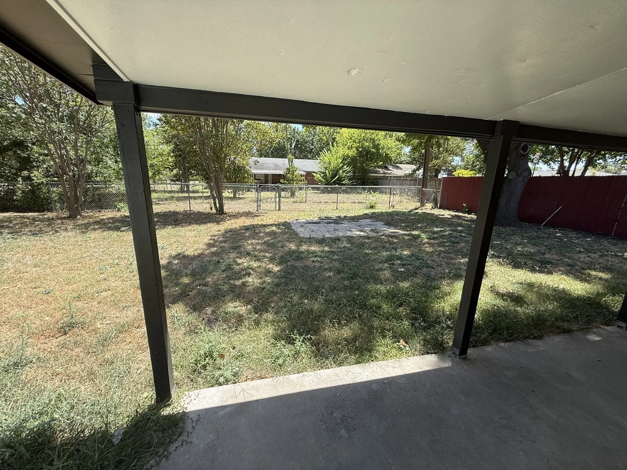 Single Family Residence For Sale in Ellis County , 104 Indian Court, Waxahachie, Texas 75165, 4 Bedroom, 2 Bathroom, Garage spaces, 2,290 Sqft, built in 1970, mls#21371282, Real Estate Agent in Waxahachie, Homes For Sale in Ellis county, Homes For Sale in Waxahachie, Realtor in Waxahachie Texas, Real Estate Brokerage Independent Realty Texas, Luminita Cordes Realtor