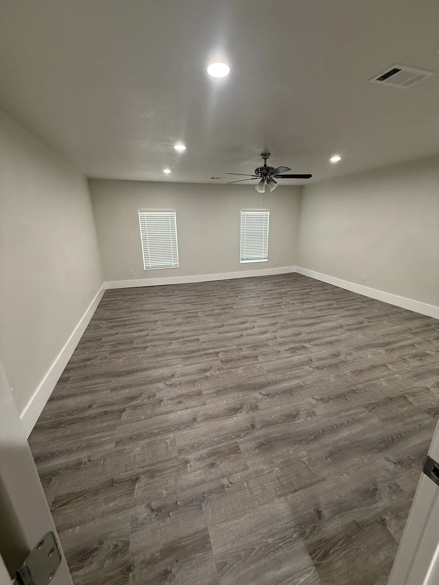 Single Family Residence For Sale in Ellis County , 104 Indian Court, Waxahachie, Texas 75165, 4 Bedroom, 2 Bathroom, Garage spaces, 2,290 Sqft, built in 1970, mls#21371282, Real Estate Agent in Waxahachie, Homes For Sale in Ellis county, Homes For Sale in Waxahachie, Realtor in Waxahachie Texas, Real Estate Brokerage Independent Realty Texas, Luminita Cordes Realtor