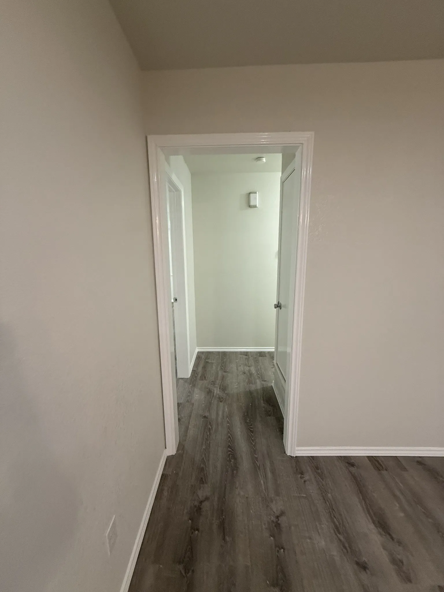 Single Family Residence For Sale in Ellis County , 104 Indian Court, Waxahachie, Texas 75165, 4 Bedroom, 2 Bathroom, Garage spaces, 2,290 Sqft, built in 1970, mls#21371282, Real Estate Agent in Waxahachie, Homes For Sale in Ellis county, Homes For Sale in Waxahachie, Realtor in Waxahachie Texas, Real Estate Brokerage Independent Realty Texas, Luminita Cordes Realtor