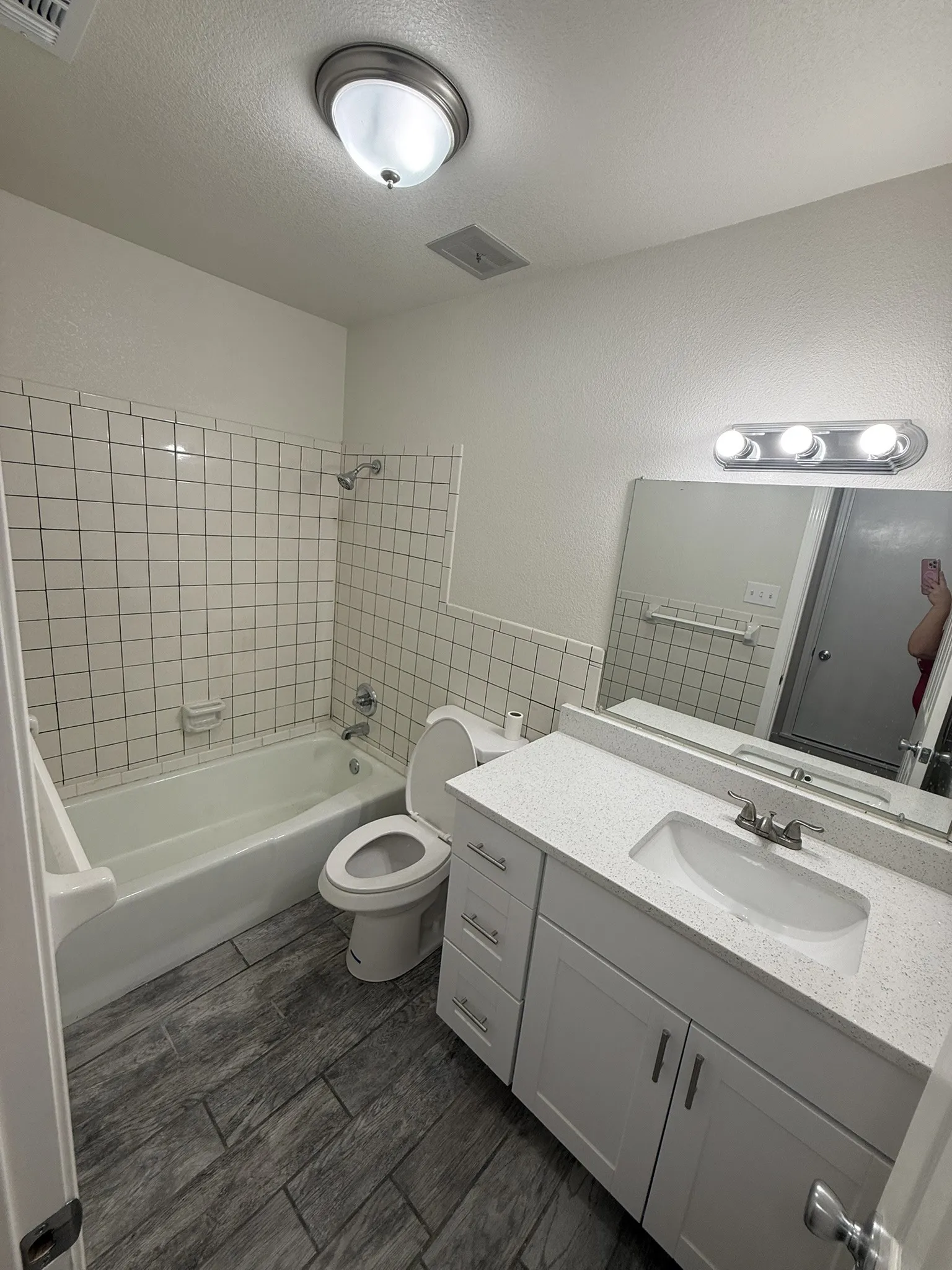 Single Family Residence For Sale in Ellis County , 104 Indian Court, Waxahachie, Texas 75165, 4 Bedroom, 2 Bathroom, Garage spaces, 2,290 Sqft, built in 1970, mls#21371282, Real Estate Agent in Waxahachie, Homes For Sale in Ellis county, Homes For Sale in Waxahachie, Realtor in Waxahachie Texas, Real Estate Brokerage Independent Realty Texas, Luminita Cordes Realtor