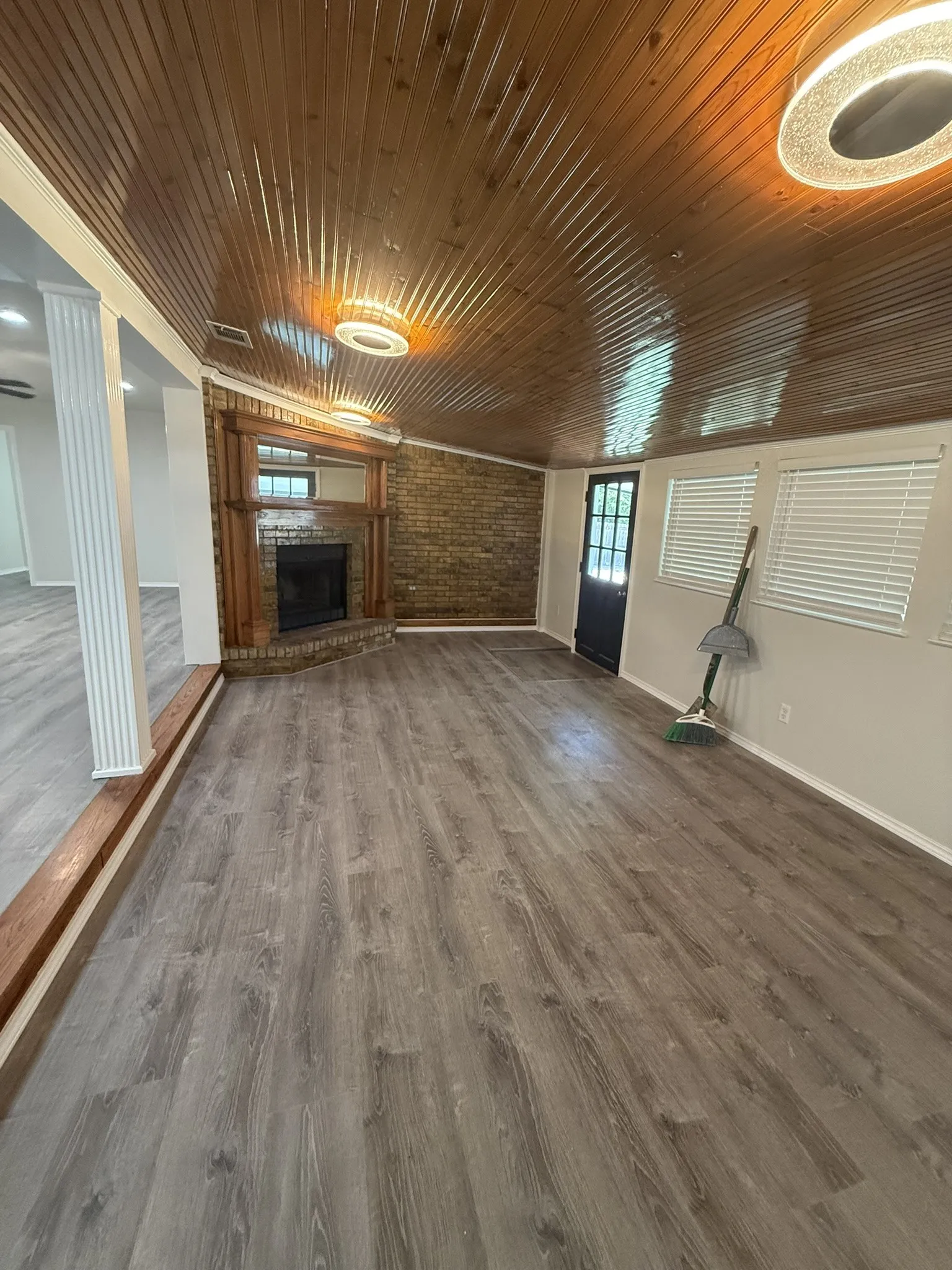 Single Family Residence For Sale in Ellis County , 104 Indian Court, Waxahachie, Texas 75165, 4 Bedroom, 2 Bathroom, Garage spaces, 2,290 Sqft, built in 1970, mls#21371282, Real Estate Agent in Waxahachie, Homes For Sale in Ellis county, Homes For Sale in Waxahachie, Realtor in Waxahachie Texas, Real Estate Brokerage Independent Realty Texas, Luminita Cordes Realtor