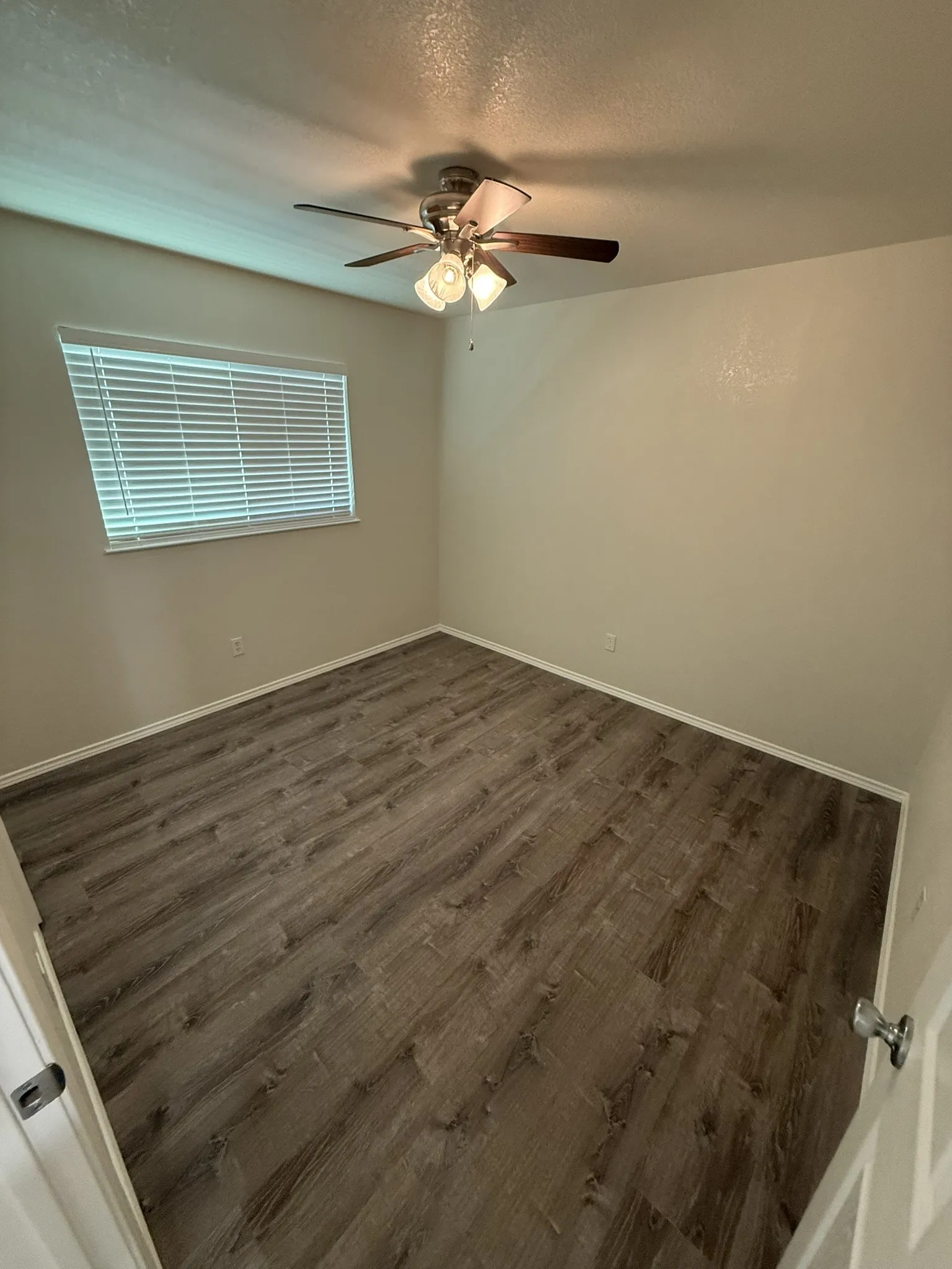 Single Family Residence For Sale in Ellis County , 104 Indian Court, Waxahachie, Texas 75165, 4 Bedroom, 2 Bathroom, Garage spaces, 2,290 Sqft, built in 1970, mls#21371282, Real Estate Agent in Waxahachie, Homes For Sale in Ellis county, Homes For Sale in Waxahachie, Realtor in Waxahachie Texas, Real Estate Brokerage Independent Realty Texas, Luminita Cordes Realtor