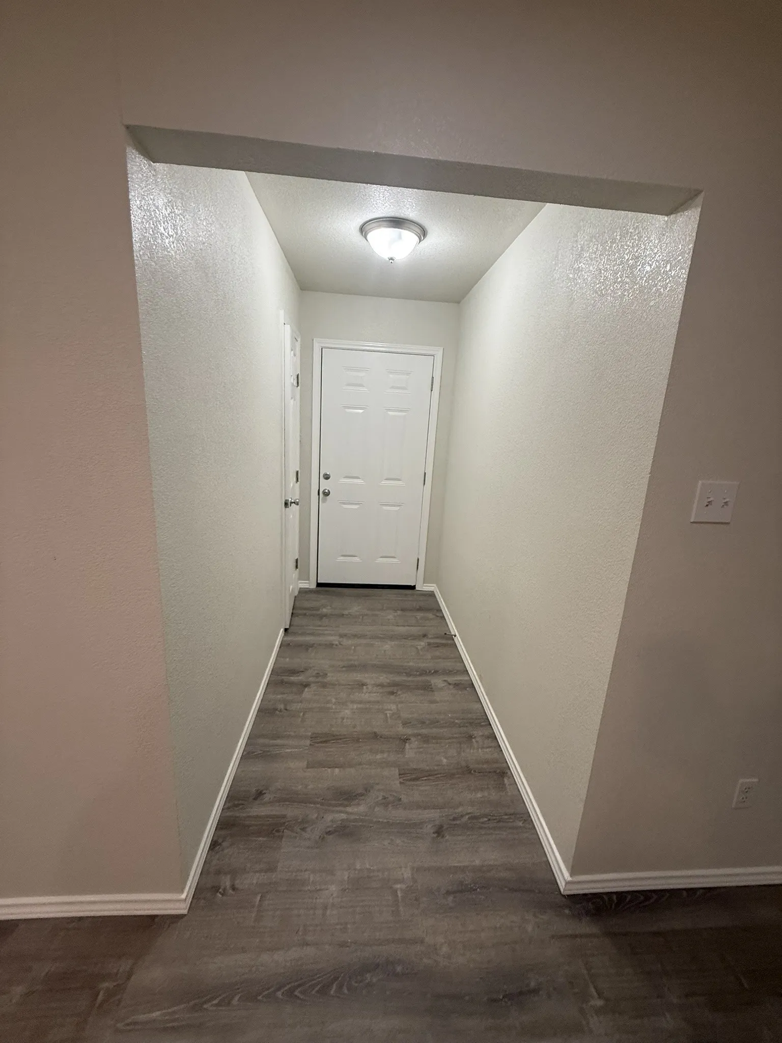 Single Family Residence For Sale in Ellis County , 104 Indian Court, Waxahachie, Texas 75165, 4 Bedroom, 2 Bathroom, Garage spaces, 2,290 Sqft, built in 1970, mls#21371282, Real Estate Agent in Waxahachie, Homes For Sale in Ellis county, Homes For Sale in Waxahachie, Realtor in Waxahachie Texas, Real Estate Brokerage Independent Realty Texas, Luminita Cordes Realtor