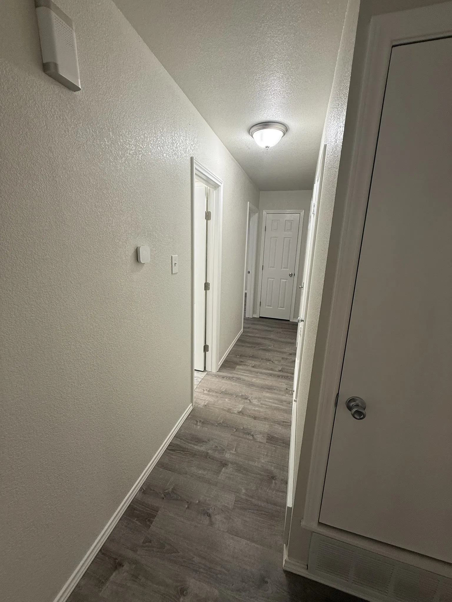 Single Family Residence For Sale in Ellis County , 104 Indian Court, Waxahachie, Texas 75165, 4 Bedroom, 2 Bathroom, Garage spaces, 2,290 Sqft, built in 1970, mls#21371282, Real Estate Agent in Waxahachie, Homes For Sale in Ellis county, Homes For Sale in Waxahachie, Realtor in Waxahachie Texas, Real Estate Brokerage Independent Realty Texas, Luminita Cordes Realtor