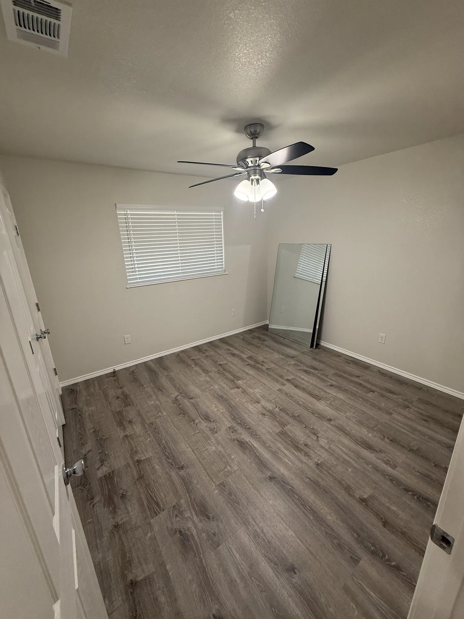 Single Family Residence For Sale in Ellis County , 104 Indian Court, Waxahachie, Texas 75165, 4 Bedroom, 2 Bathroom, Garage spaces, 2,290 Sqft, built in 1970, mls#21371282, Real Estate Agent in Waxahachie, Homes For Sale in Ellis county, Homes For Sale in Waxahachie, Realtor in Waxahachie Texas, Real Estate Brokerage Independent Realty Texas, Luminita Cordes Realtor