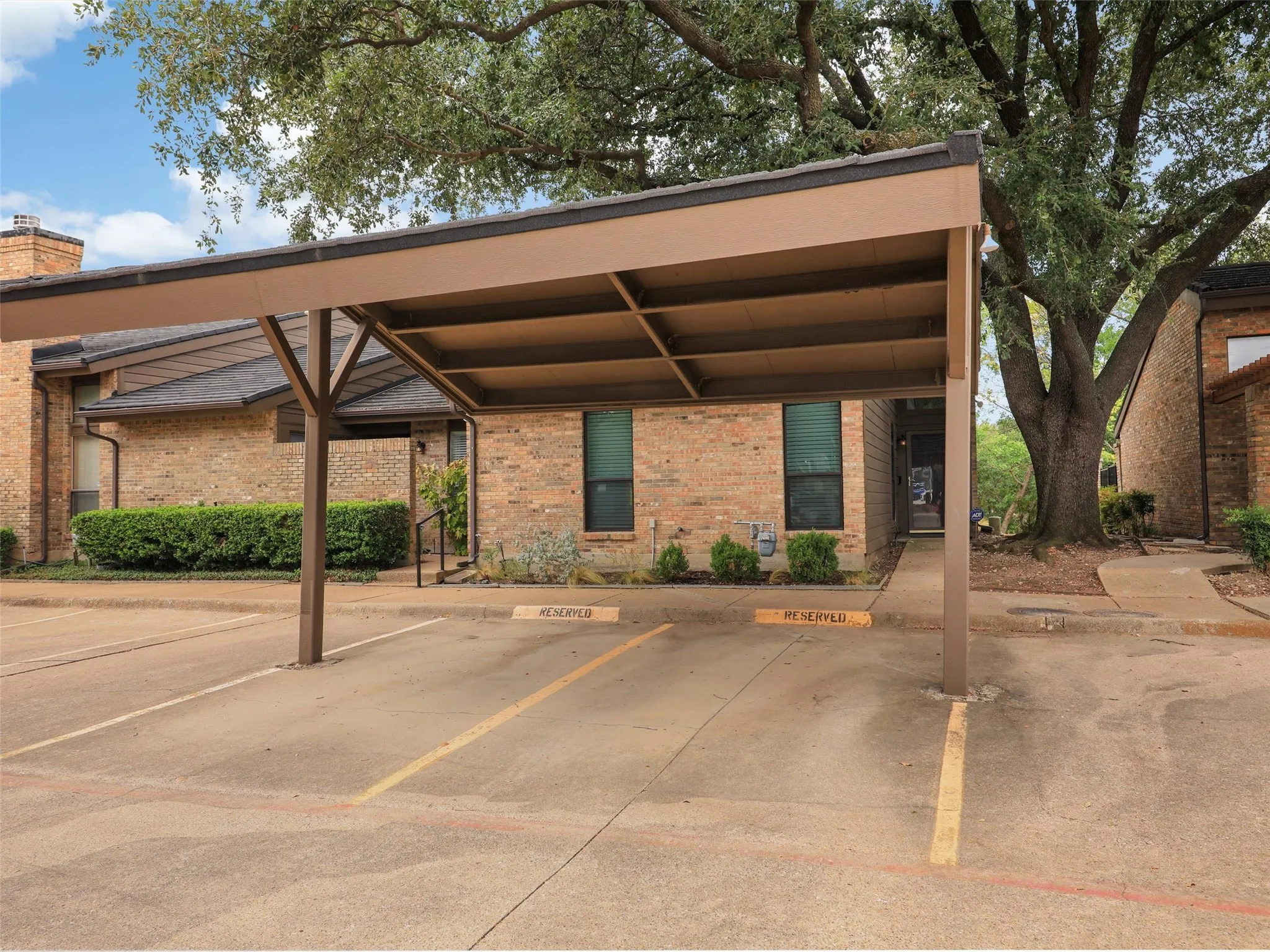Condominium For Sale in Collin County , 2204 W Park Boulevard 2803, Plano, Texas 75075, 2 Bedroom, 2 Bathroom, Garage spaces, 1,037 Sqft, built in 1982, mls#21371021, Real Estate Agent in Plano, Homes For Sale in Collin county, Homes For Sale in Plano, Realtor in Plano Texas, Real Estate Brokerage Independent Realty Texas, Luminita Cordes Realtor