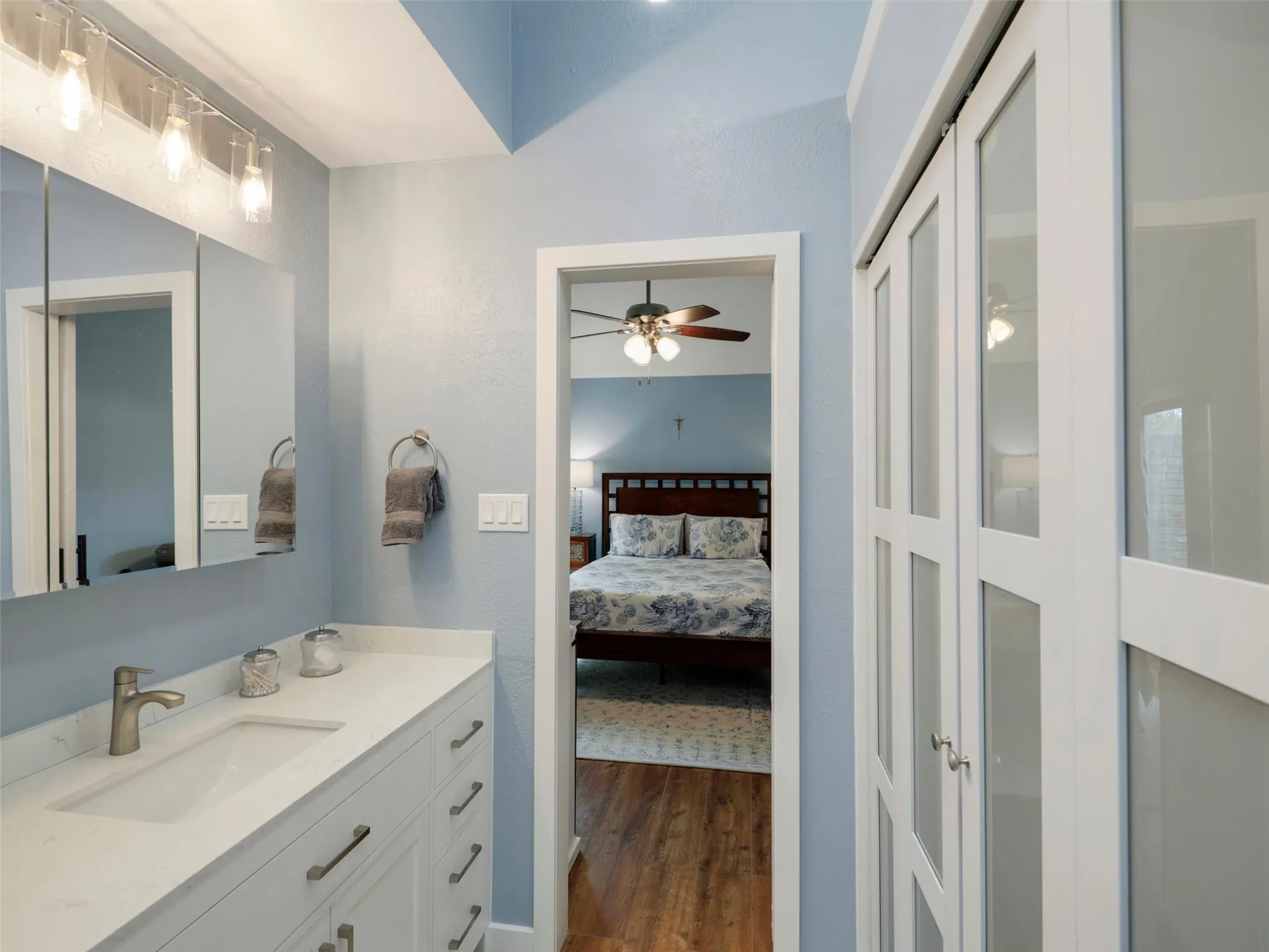 Condominium For Sale in Collin County , 2204 W Park Boulevard 2803, Plano, Texas 75075, 2 Bedroom, 2 Bathroom, Garage spaces, 1,037 Sqft, built in 1982, mls#21371021, Real Estate Agent in Plano, Homes For Sale in Collin county, Homes For Sale in Plano, Realtor in Plano Texas, Real Estate Brokerage Independent Realty Texas, Luminita Cordes Realtor