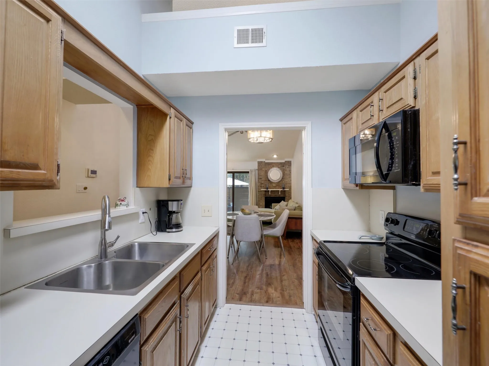 Condominium For Sale in Collin County , 2204 W Park Boulevard 2803, Plano, Texas 75075, 2 Bedroom, 2 Bathroom, Garage spaces, 1,037 Sqft, built in 1982, mls#21371021, Real Estate Agent in Plano, Homes For Sale in Collin county, Homes For Sale in Plano, Realtor in Plano Texas, Real Estate Brokerage Independent Realty Texas, Luminita Cordes Realtor